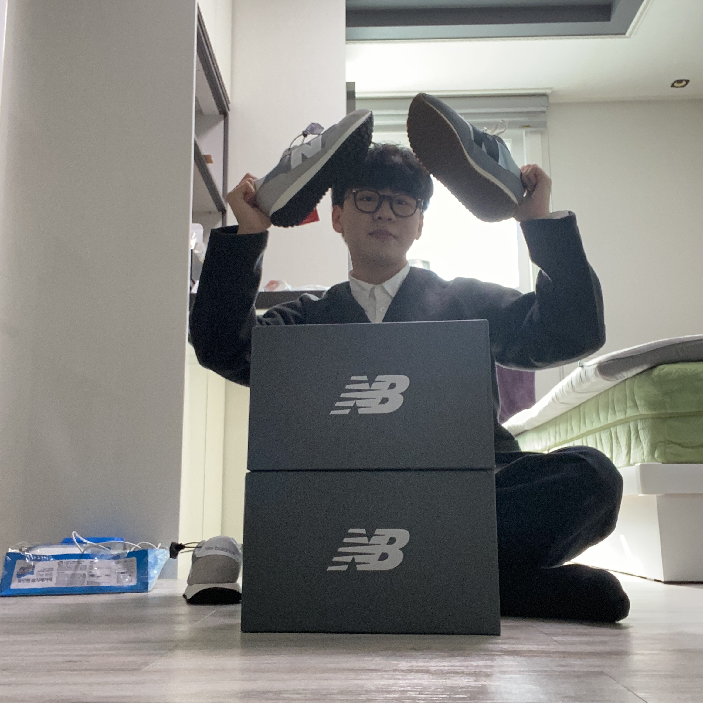 New Balance 237 Reflection Eclipse, New Balance 237 Modern Sense Pack Grey 착용 스타일 - 1