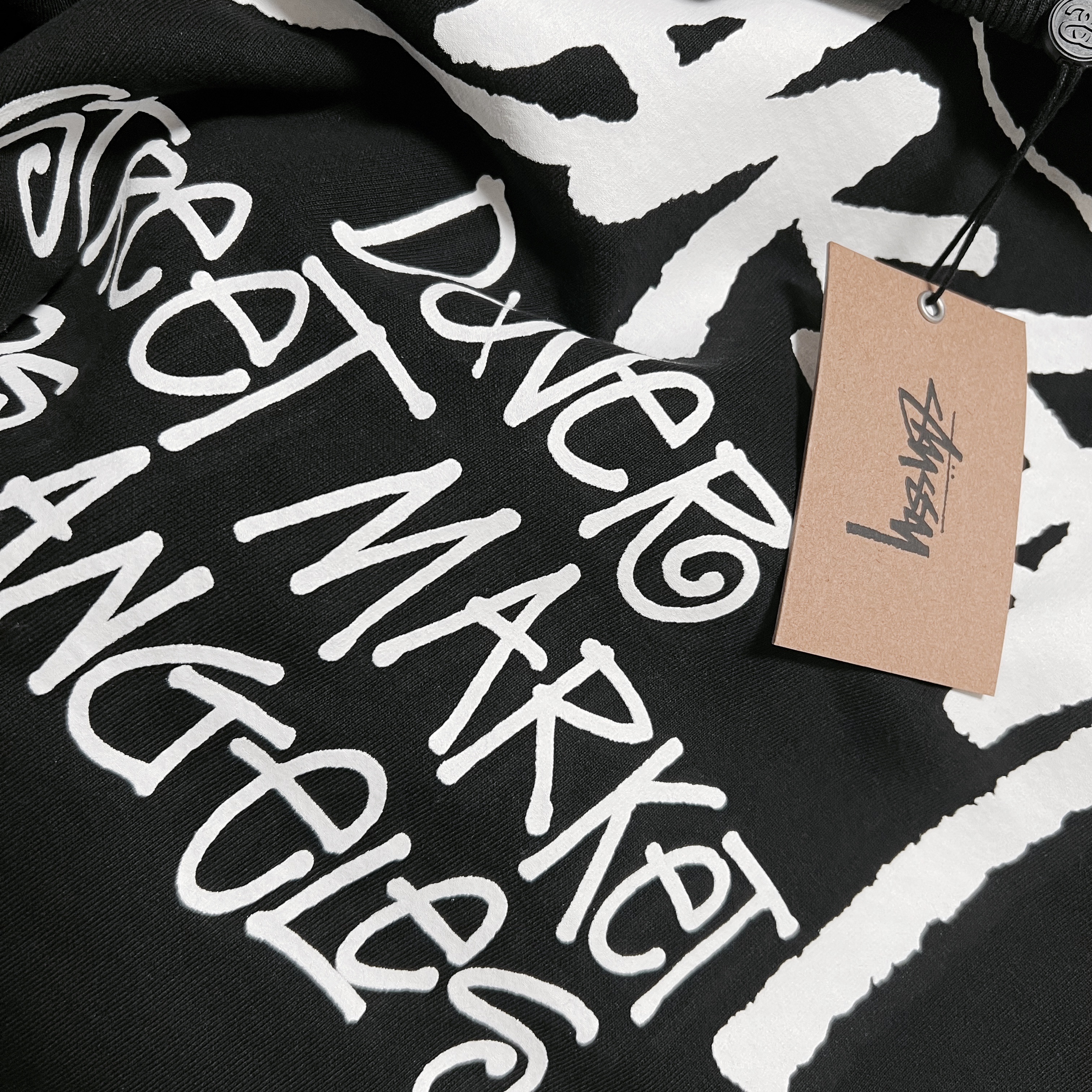 Stussy Stock DSM Los Angeles Crew Black 착용 스타일