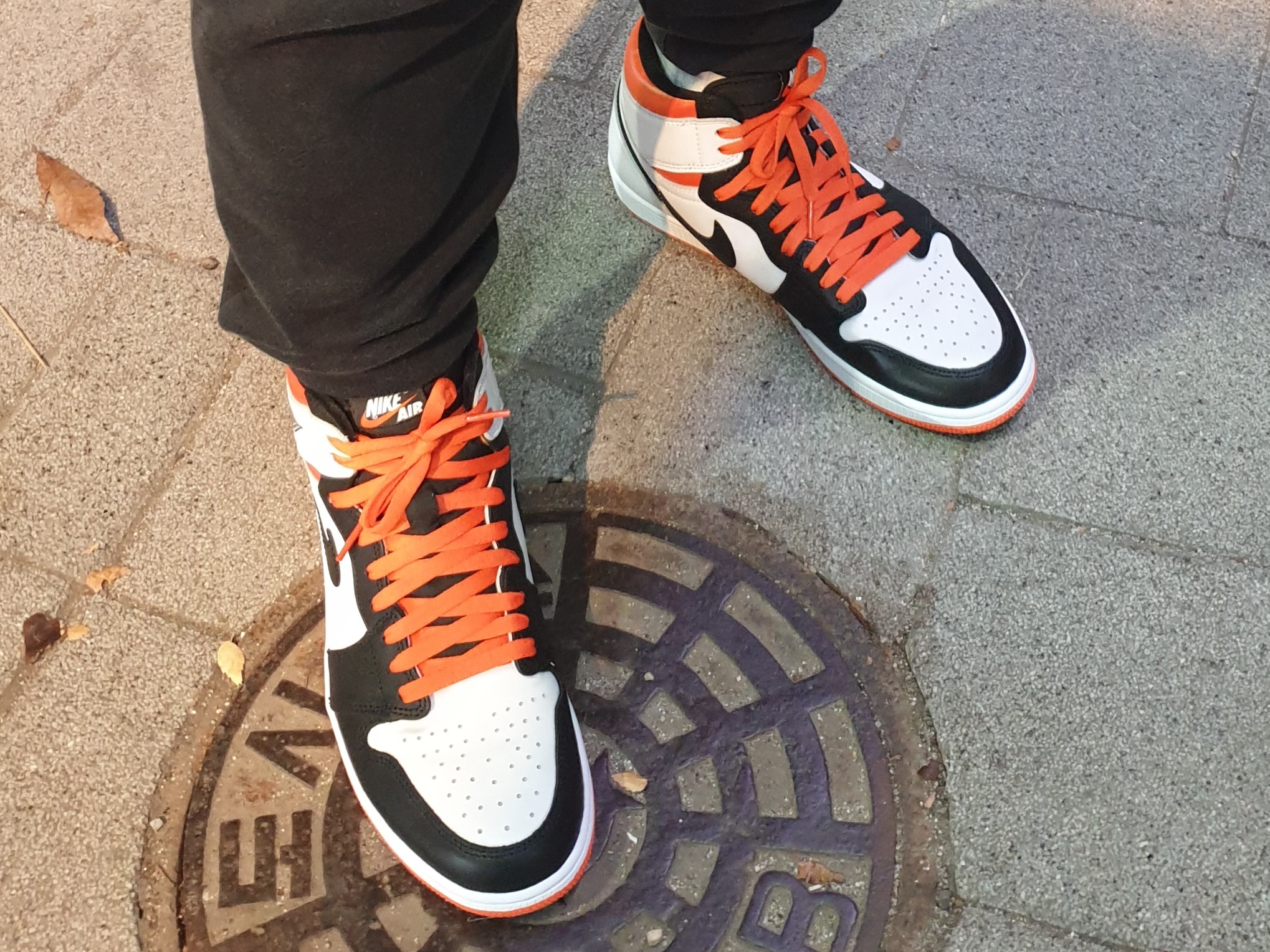 Jordan 1 Retro High OG Electro Orange 착용 스타일