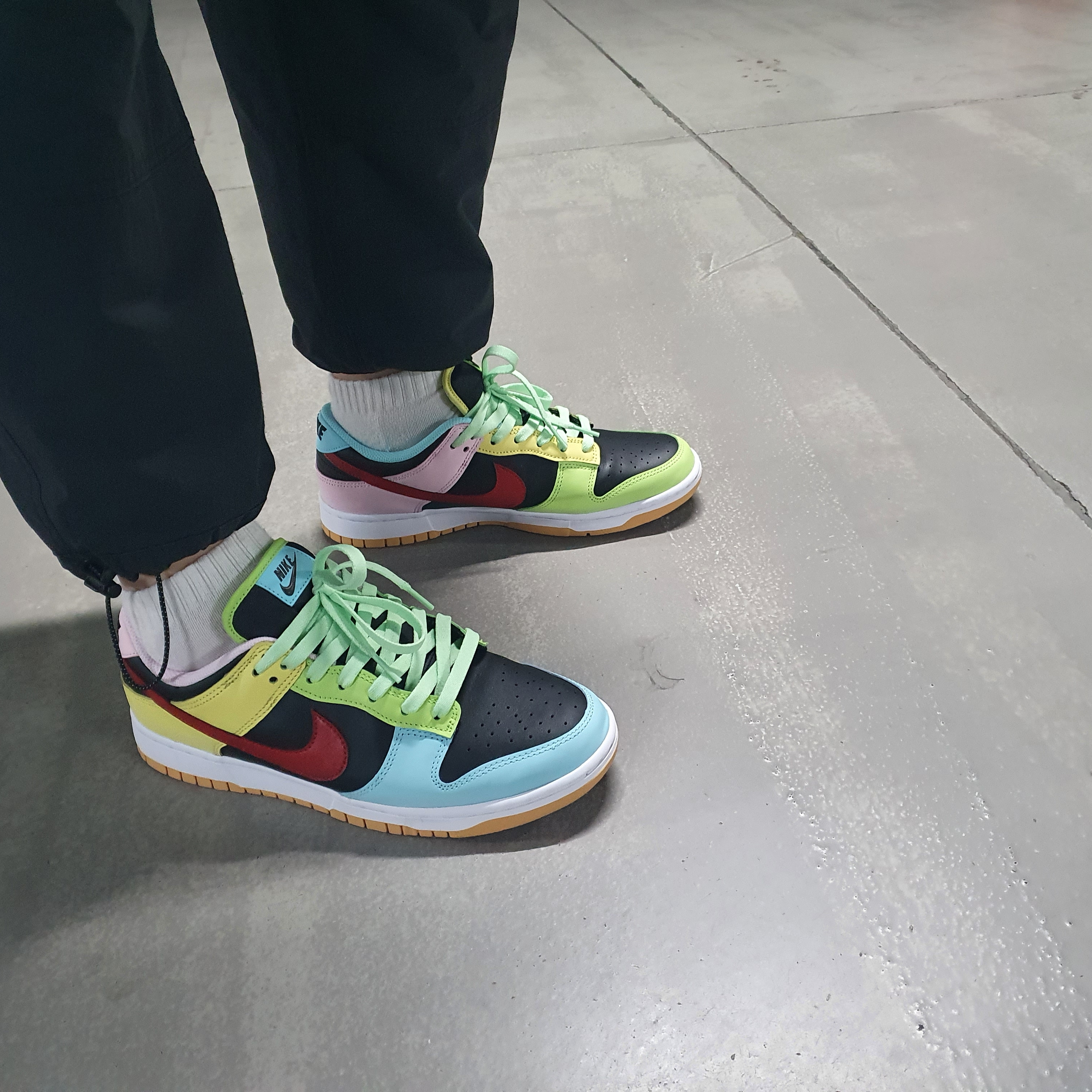 Nike Dunk Low SE Free.99 Black 착용 스타일 - 1