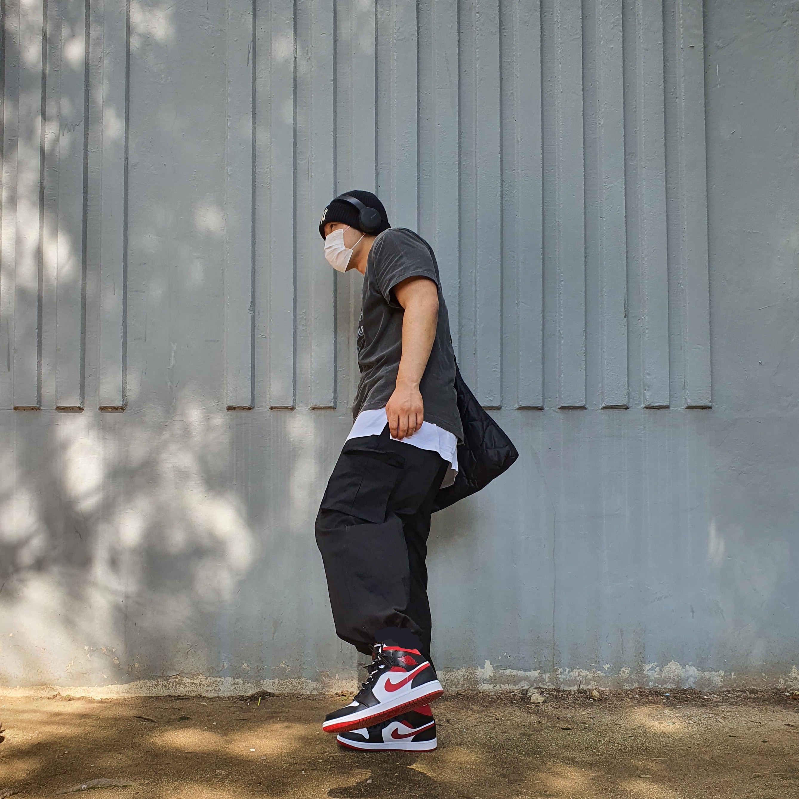 Jordan 1 Mid Gym Red Black White 착용 스타일