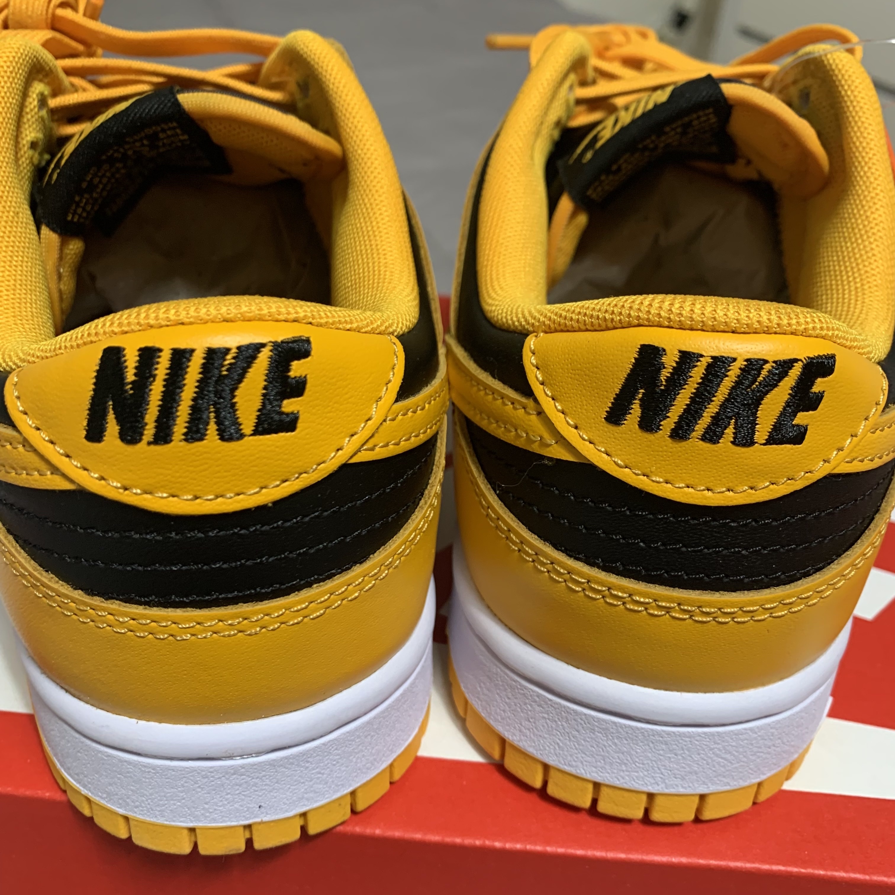 Nike Dunk Low Retro Championship Goldenrod 착용 스타일 - 3