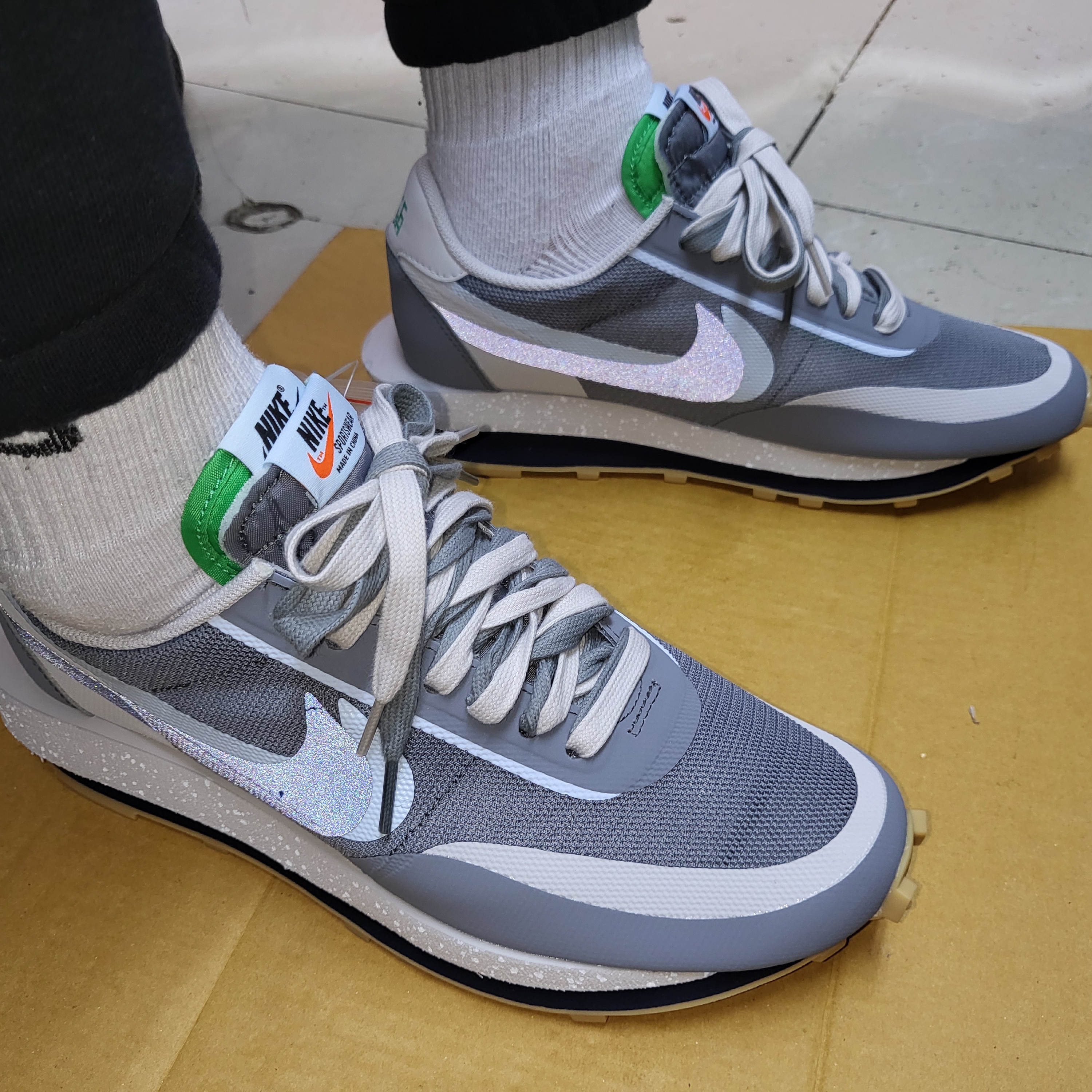Nike x Sacai x Clot LDWaffle Cool Grey 착용 스타일 - 2