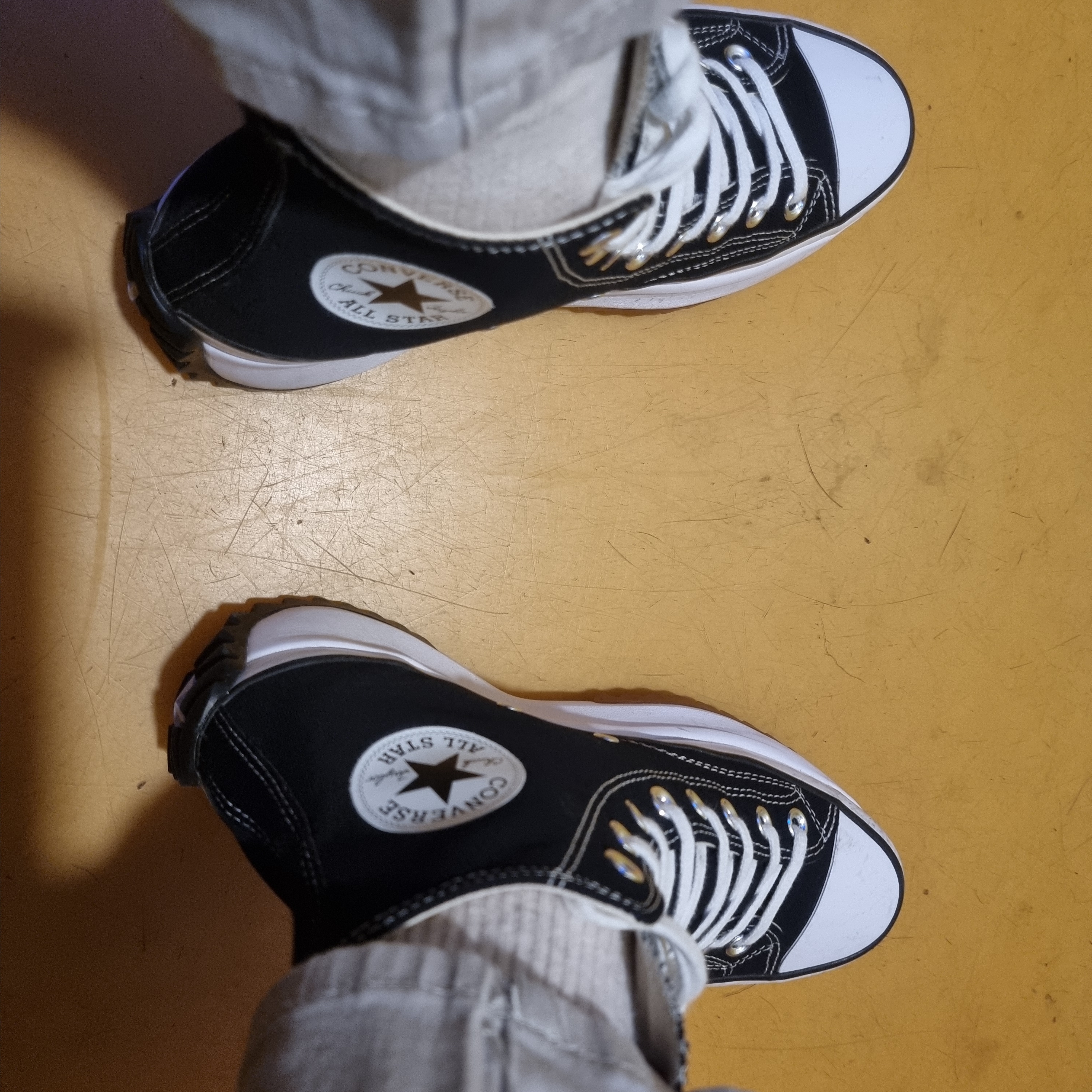 Converse Run Star Hike Hi Black White Gum 착용 스타일