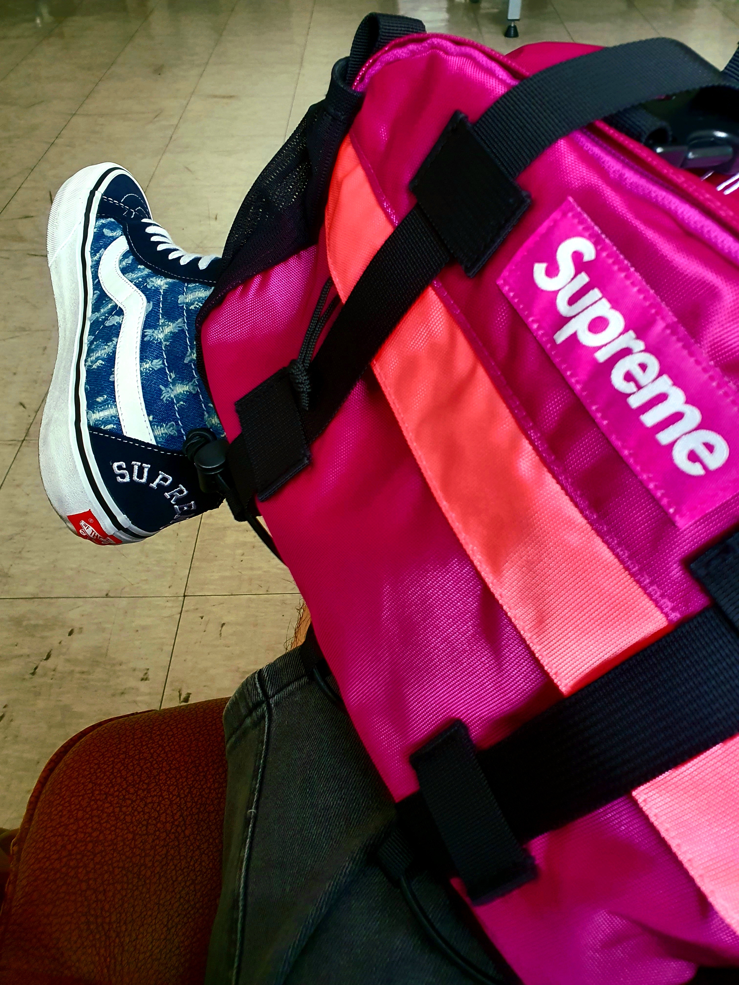 Vans x Supreme Sk8-Hi Hole Punch Denim Blue, Supreme Waist Bag Magenta - 19FW 착용 스타일 - 1