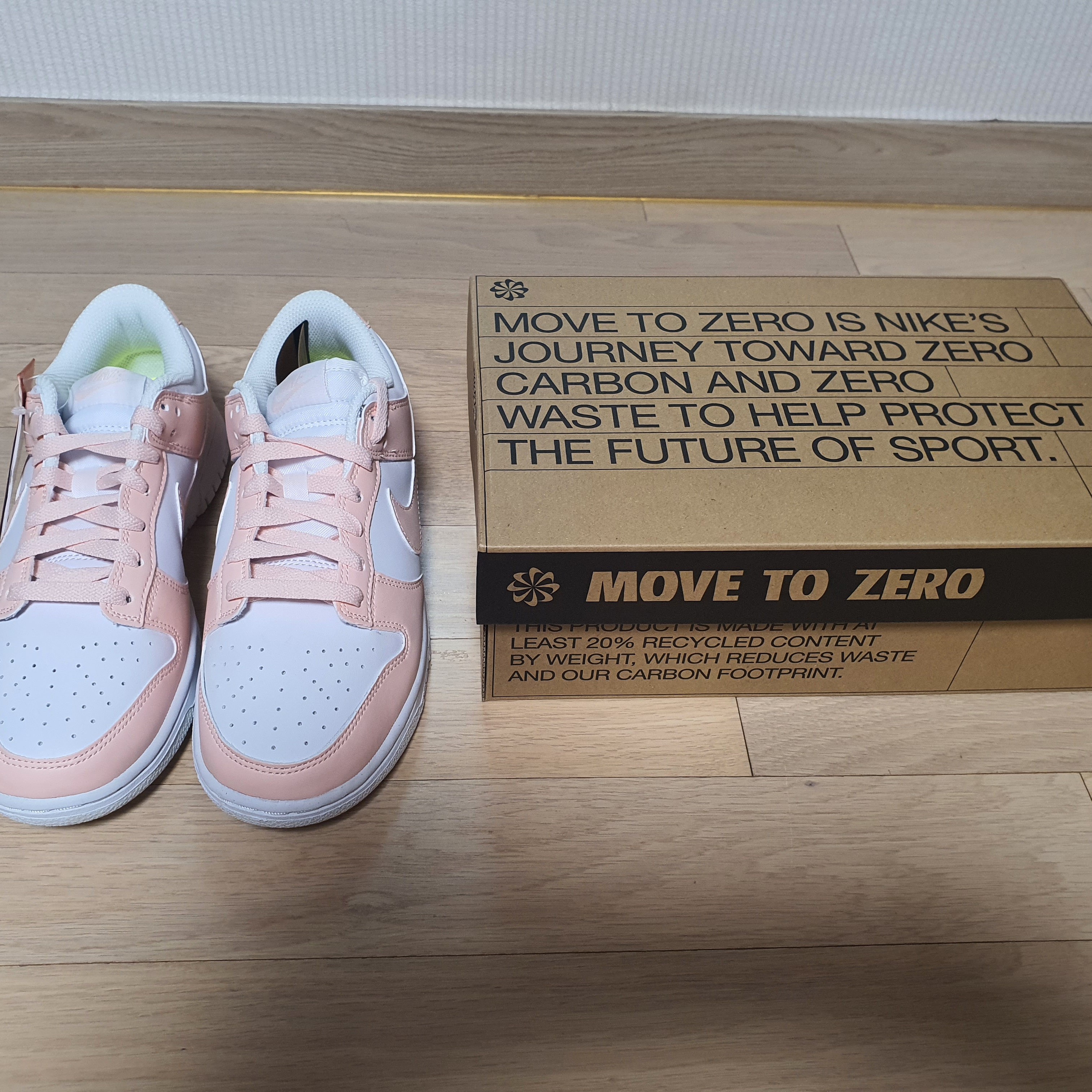(W) Nike Dunk Low Orange Pearl 착용 스타일 - 2