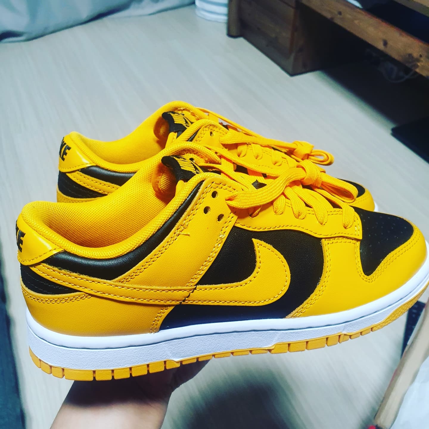 Nike Dunk Low Retro Championship Goldenrod 착용 스타일 - 3