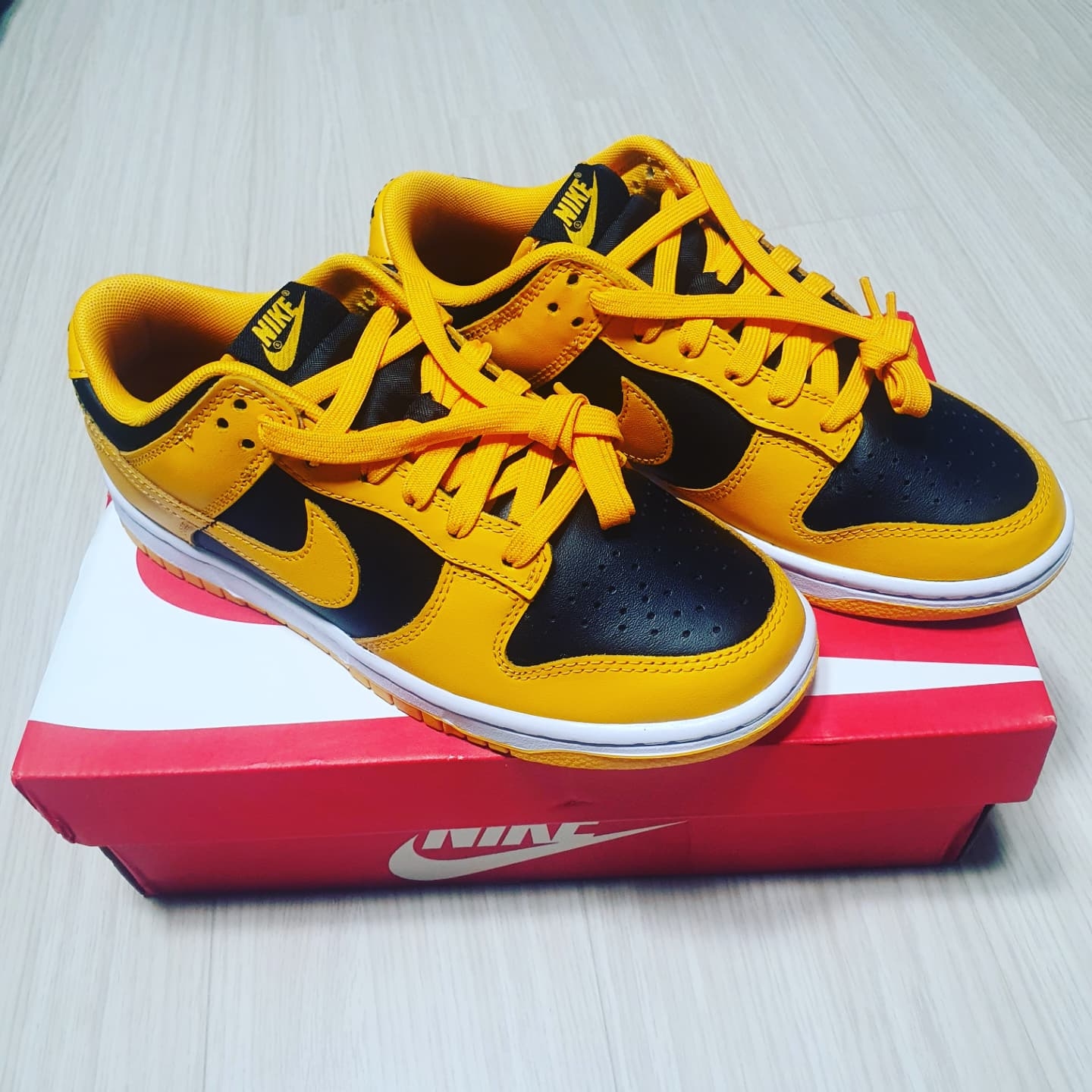 Nike Dunk Low Retro Championship Goldenrod 착용 스타일 - 4