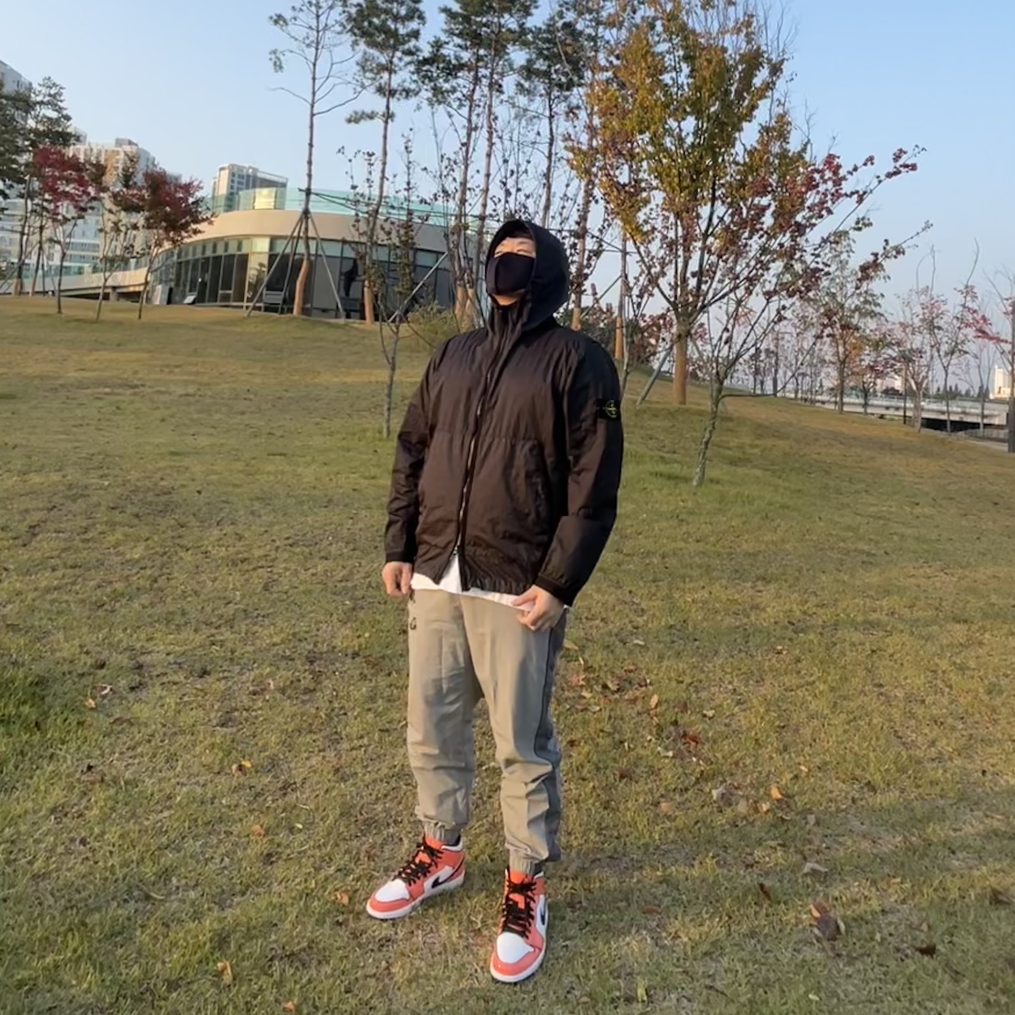Stone Island 40523 Membrana 3L TC Jacket Navy Blue - 21SS, Jordan 1 Mid SE Turf Orange 착용 스타일 - 1