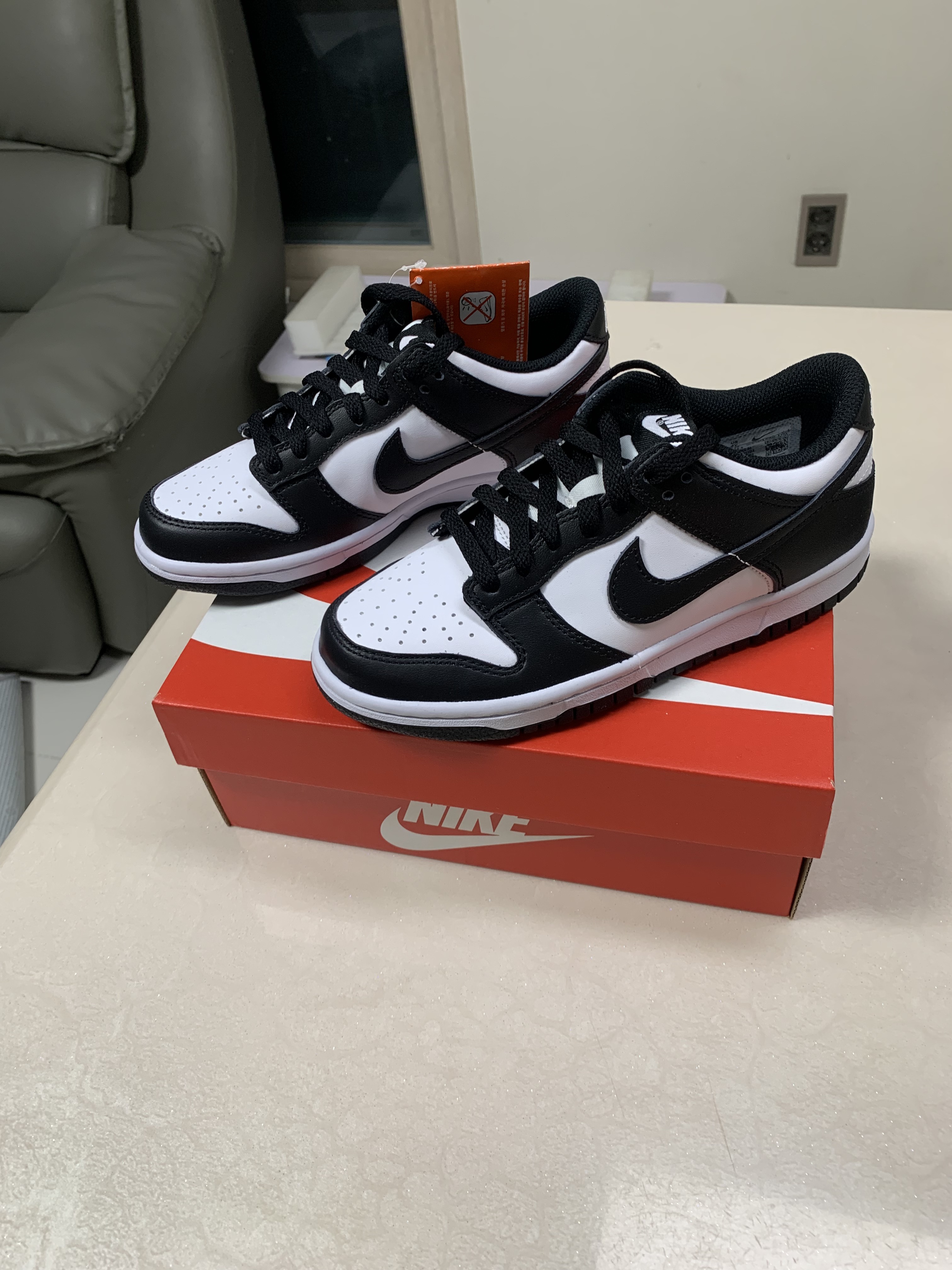 (GS) Nike Dunk Low Black 착용 스타일 - 3