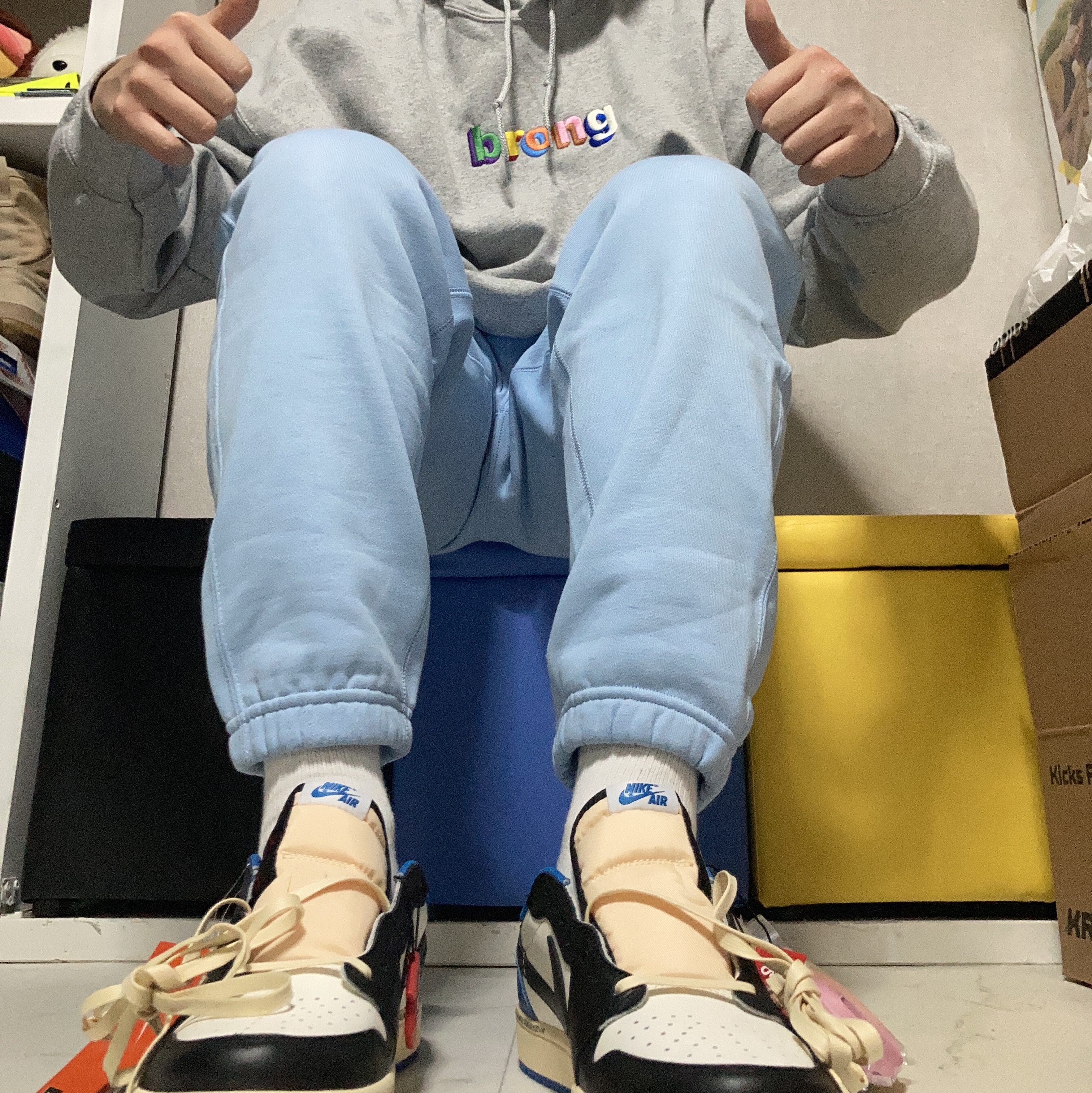 Jordan 1 x Travis Scott x Fragment Retro Low OG SP Military Blue 착용 스타일 - 1