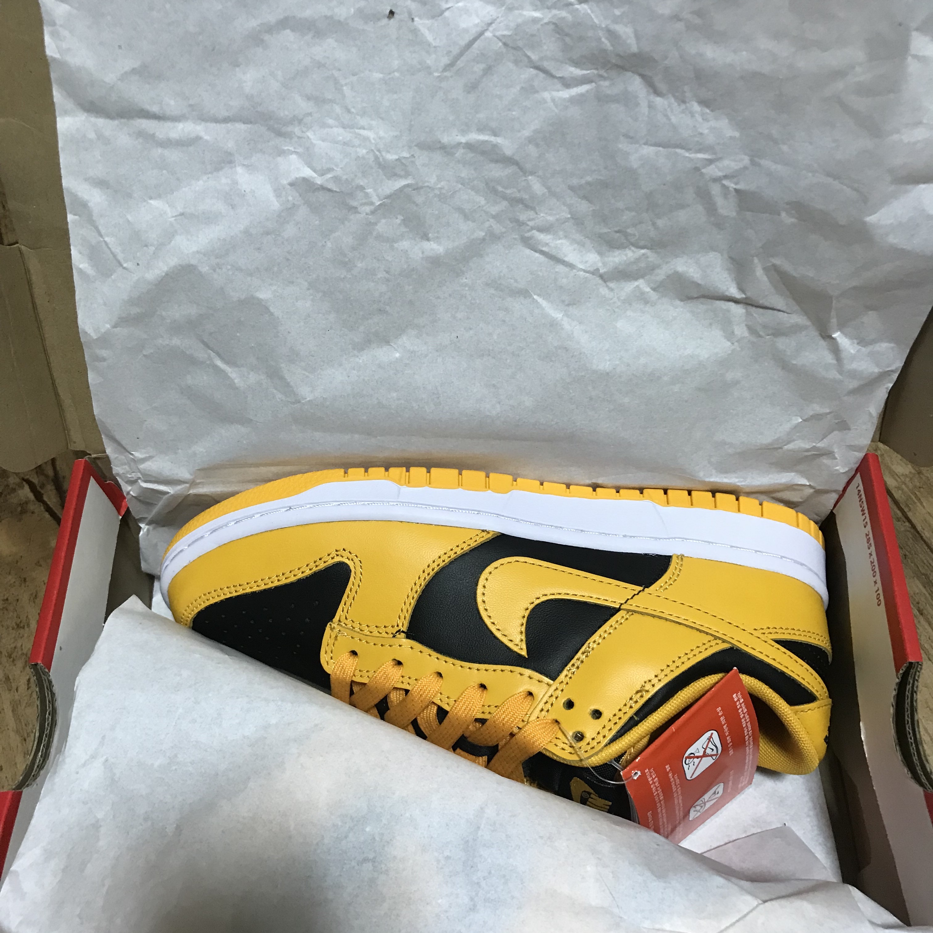 Nike Dunk Low Retro Championship Goldenrod 착용 스타일 - 1