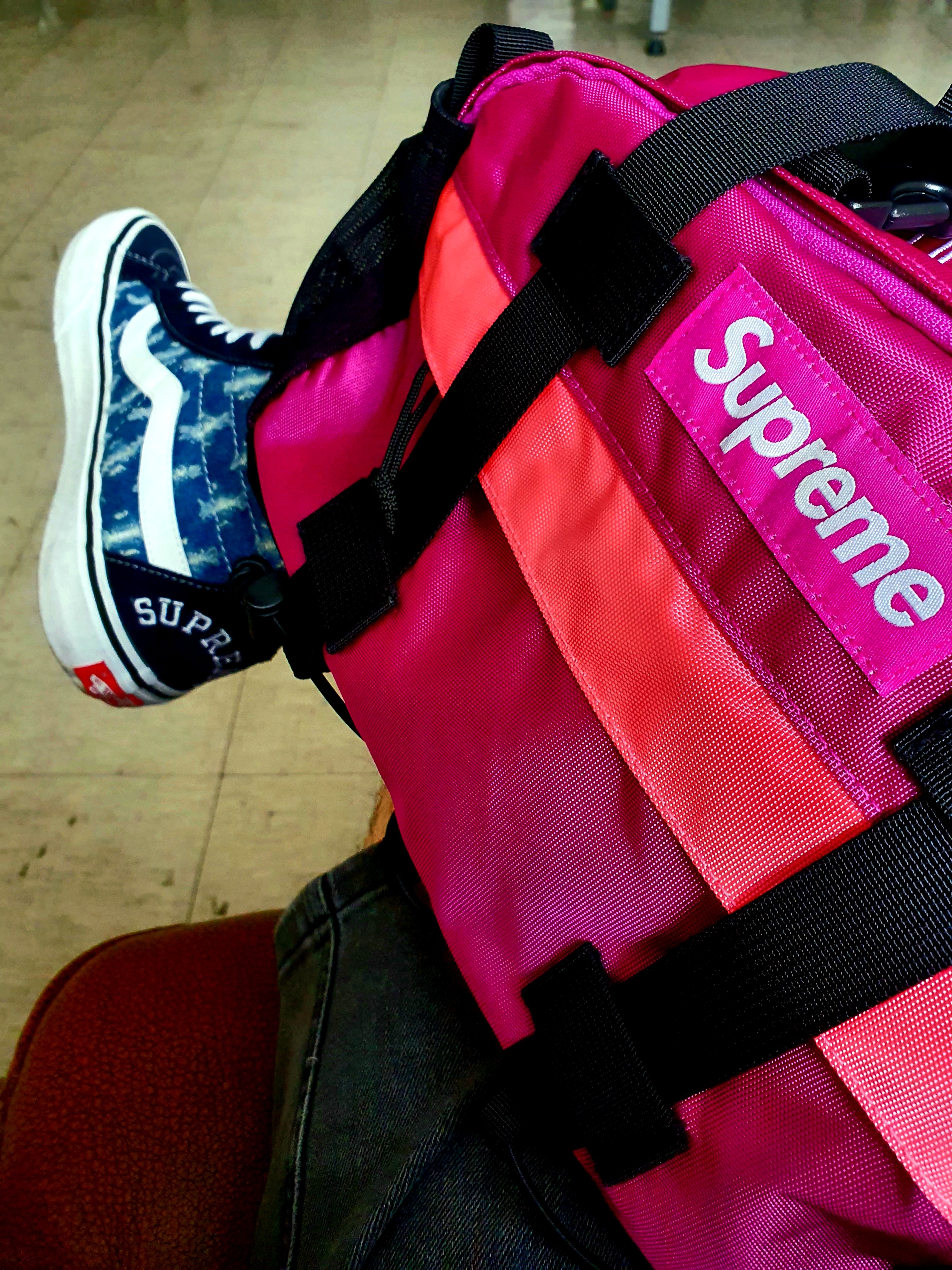 Vans x Supreme Sk8-Hi Hole Punch Denim Blue, Supreme Waist Bag Magenta - 19FW 착용 스타일 - 2