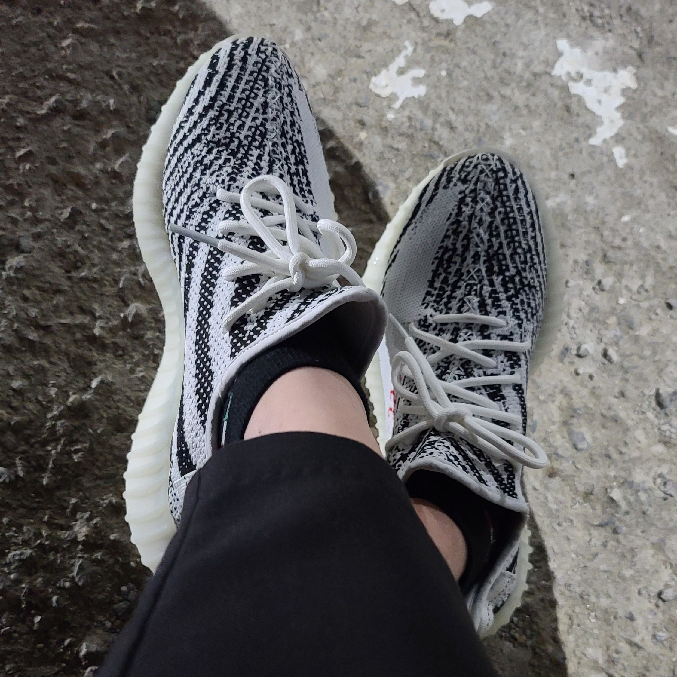 Adidas Yeezy Boost 350 V2 Zebra 2017/2019/2020 착용 스타일