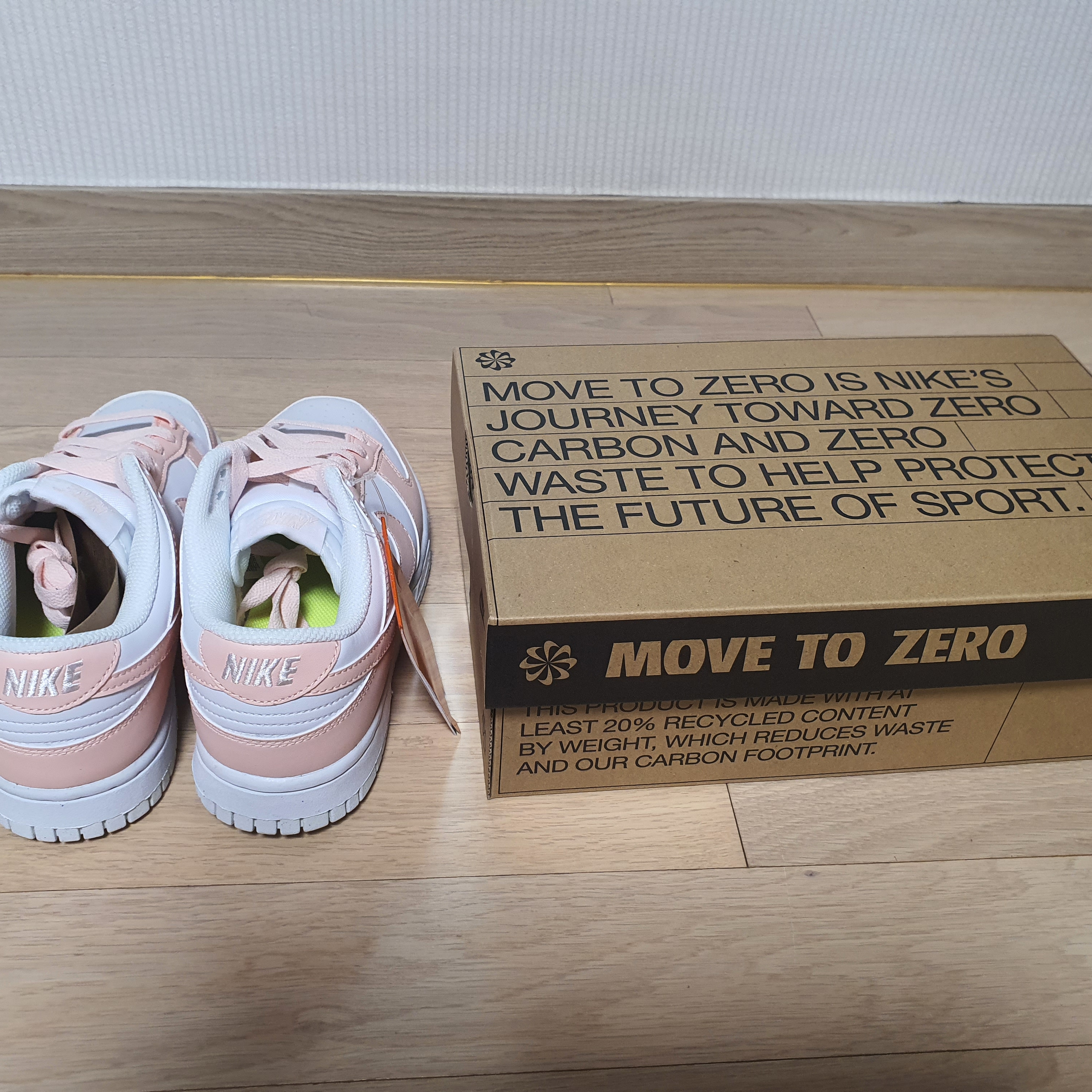(W) Nike Dunk Low Orange Pearl 착용 스타일 - 3