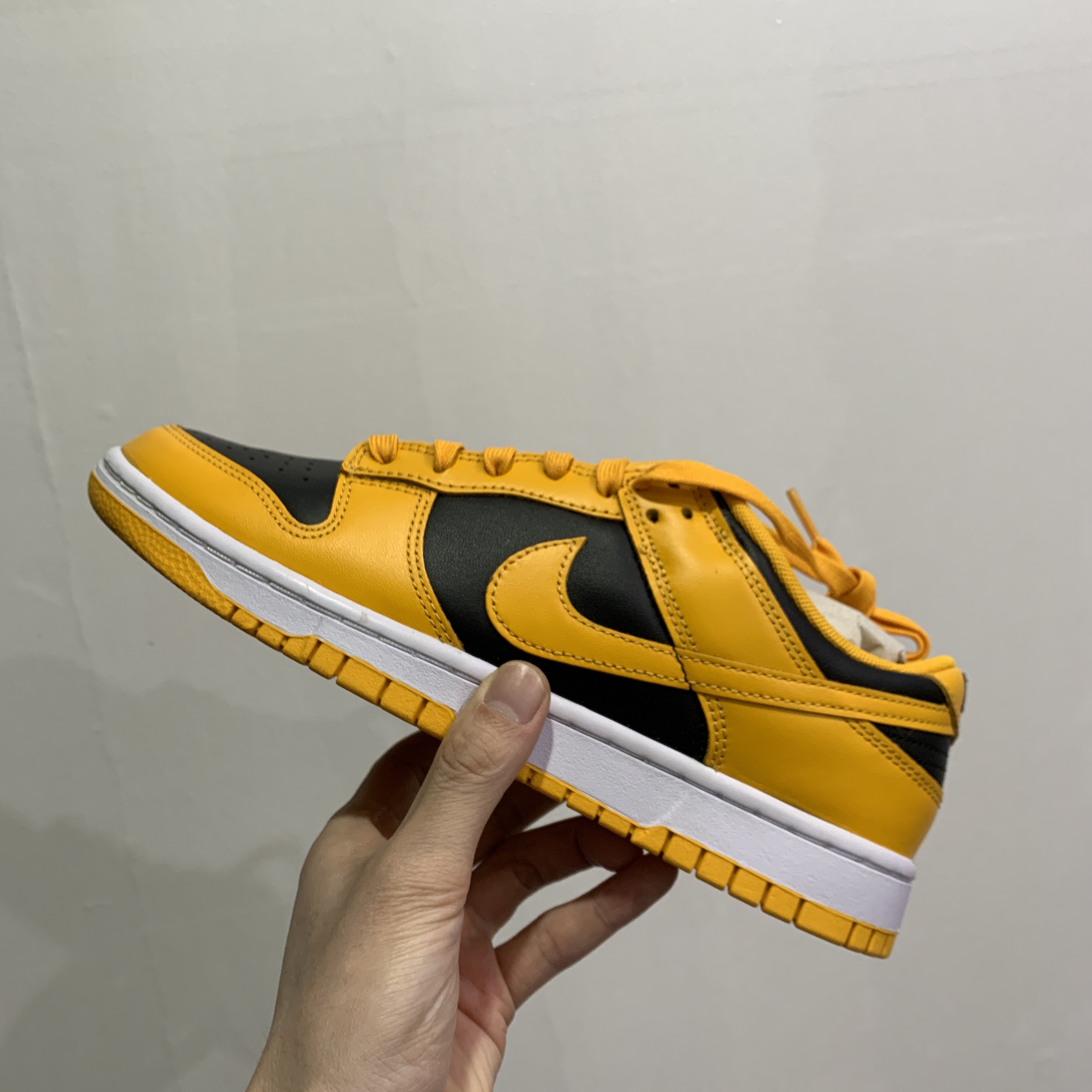 Nike Dunk Low Retro Championship Goldenrod 착용 스타일