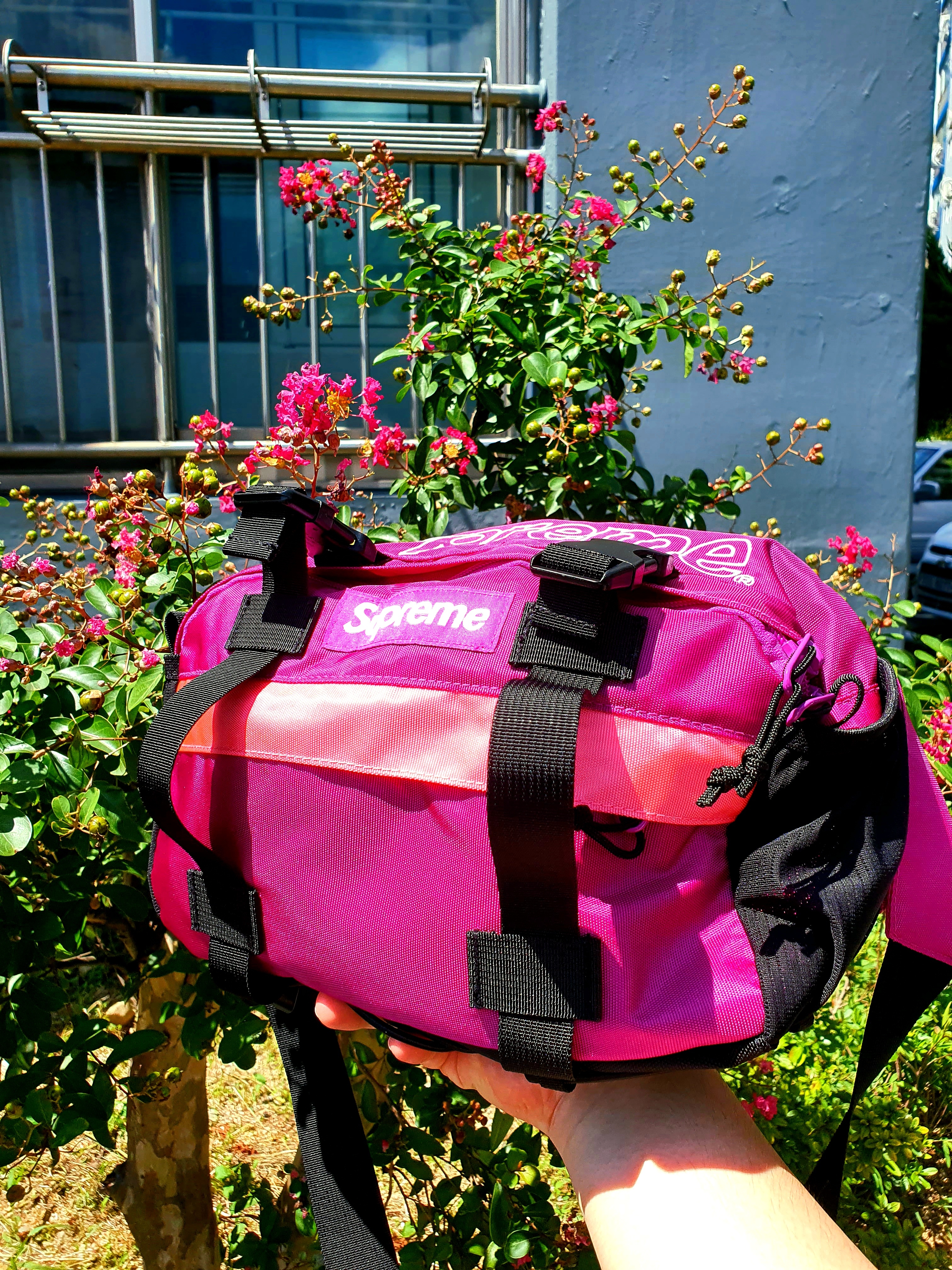 Supreme Waist Bag Magenta - 19FW 착용 스타일