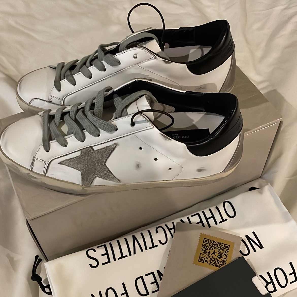 (W) Golden Goose Superstar White Black Heel Tab Sneakers 착용 스타일