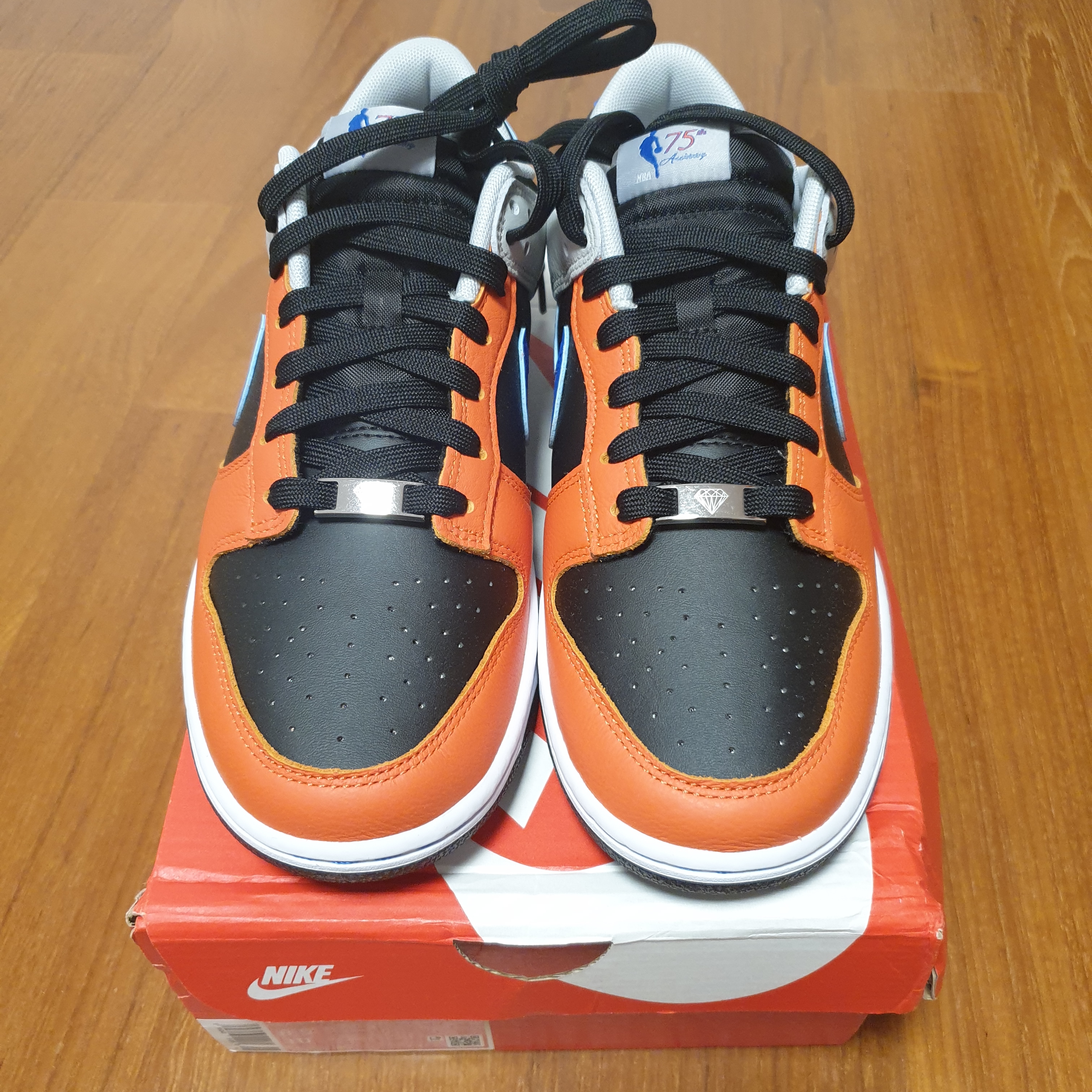 Nike x NBA Dunk Low Retro EMB Racer Blue and Orange 착용 스타일 - 3