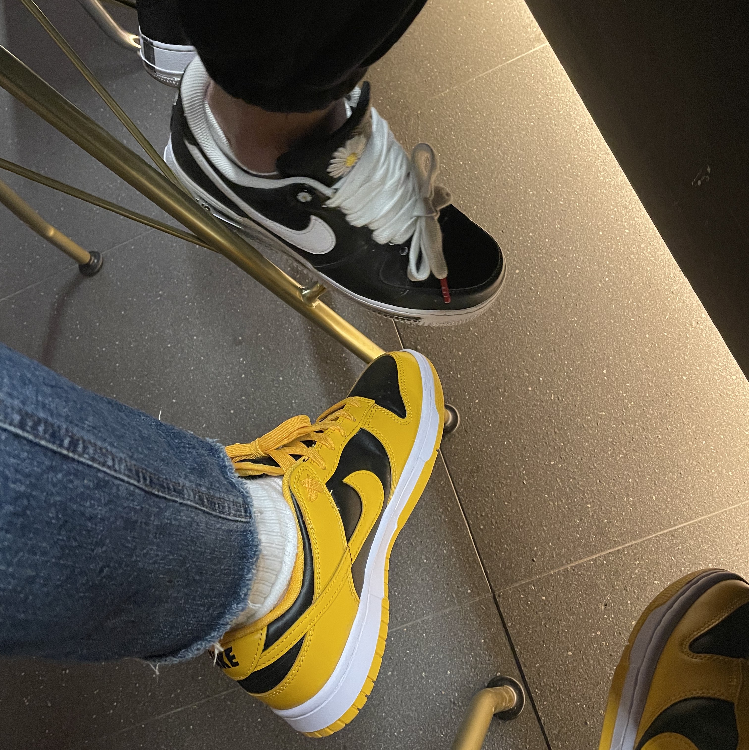 Nike Dunk Low Retro Championship Goldenrod, Nike x Peaceminusone Air Force 1 Low Para-Noise 착용 스타일