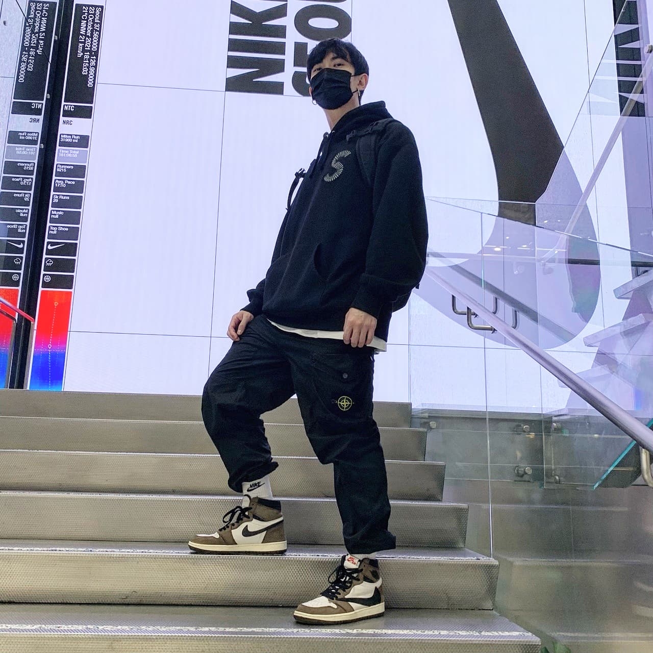 Jordan 1 x Travis Scott Retro High OG SP Mocha, Supreme S Logo Hooded Sweatshirt Black - 20FW 착용 스타일 - 2