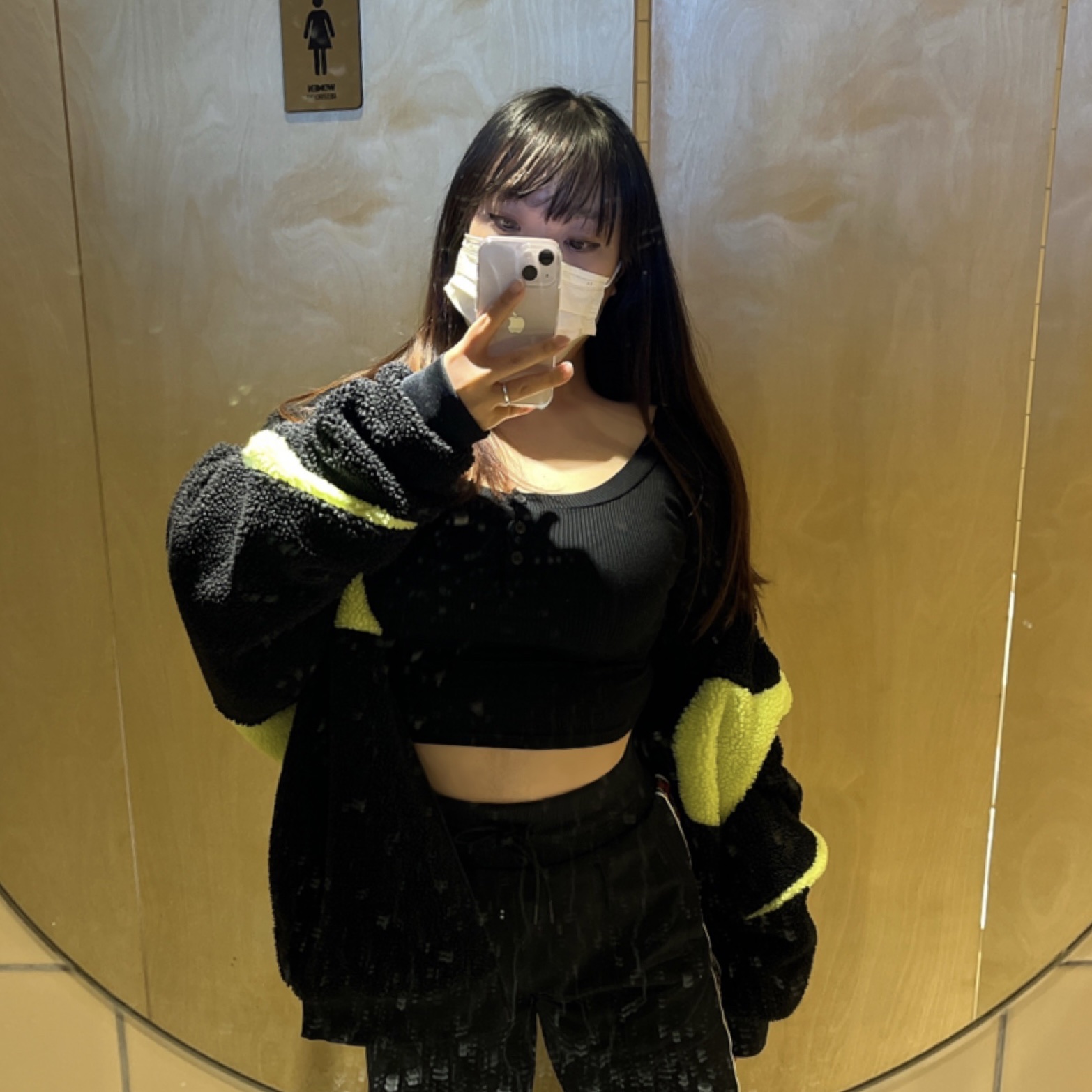Nike Big Swoosh Full Zip Jacket Black Volt 착용 스타일