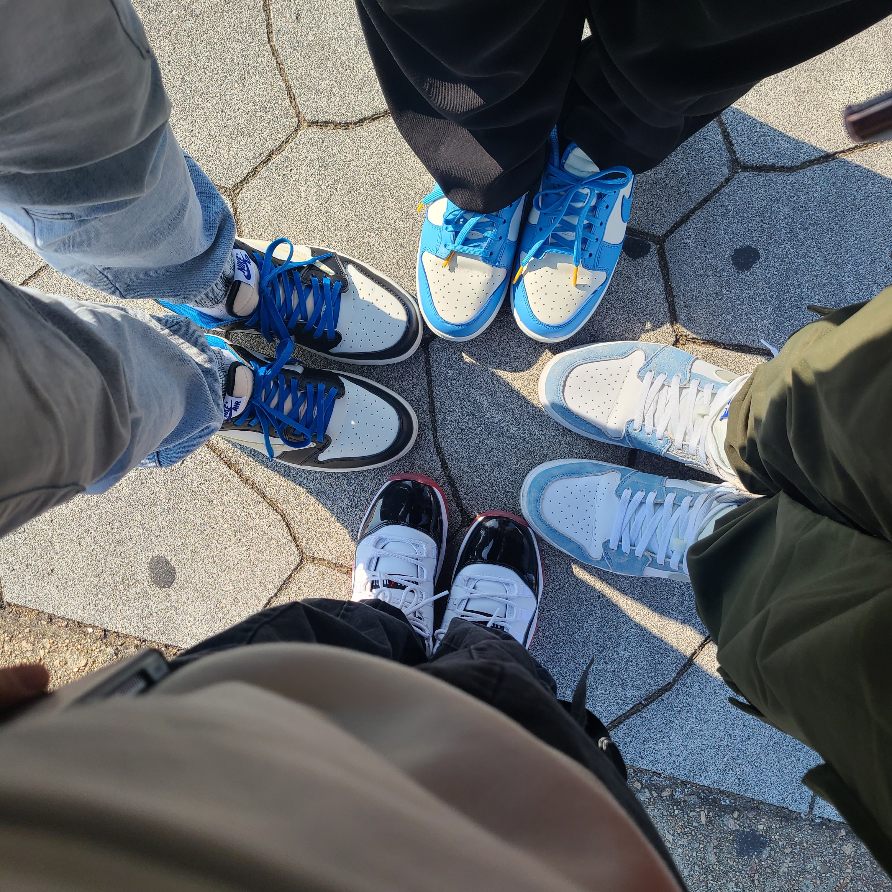 Jordan 1 Retro High OG Hyper Royal, Jordan 11 Retro Low Concord Bred 착용 스타일 - 3