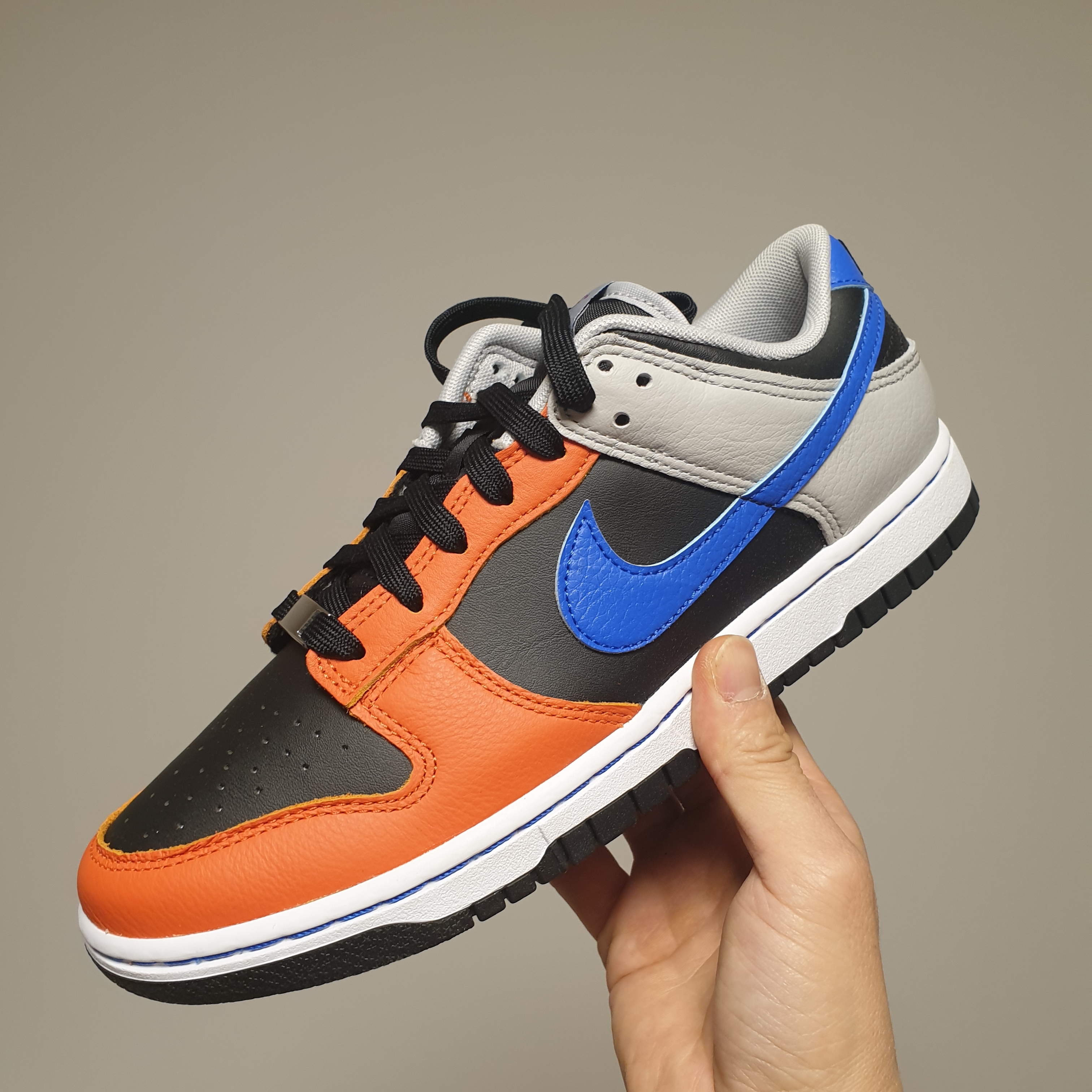 Nike x NBA Dunk Low Retro EMB Racer Blue and Orange 착용 스타일 - 1