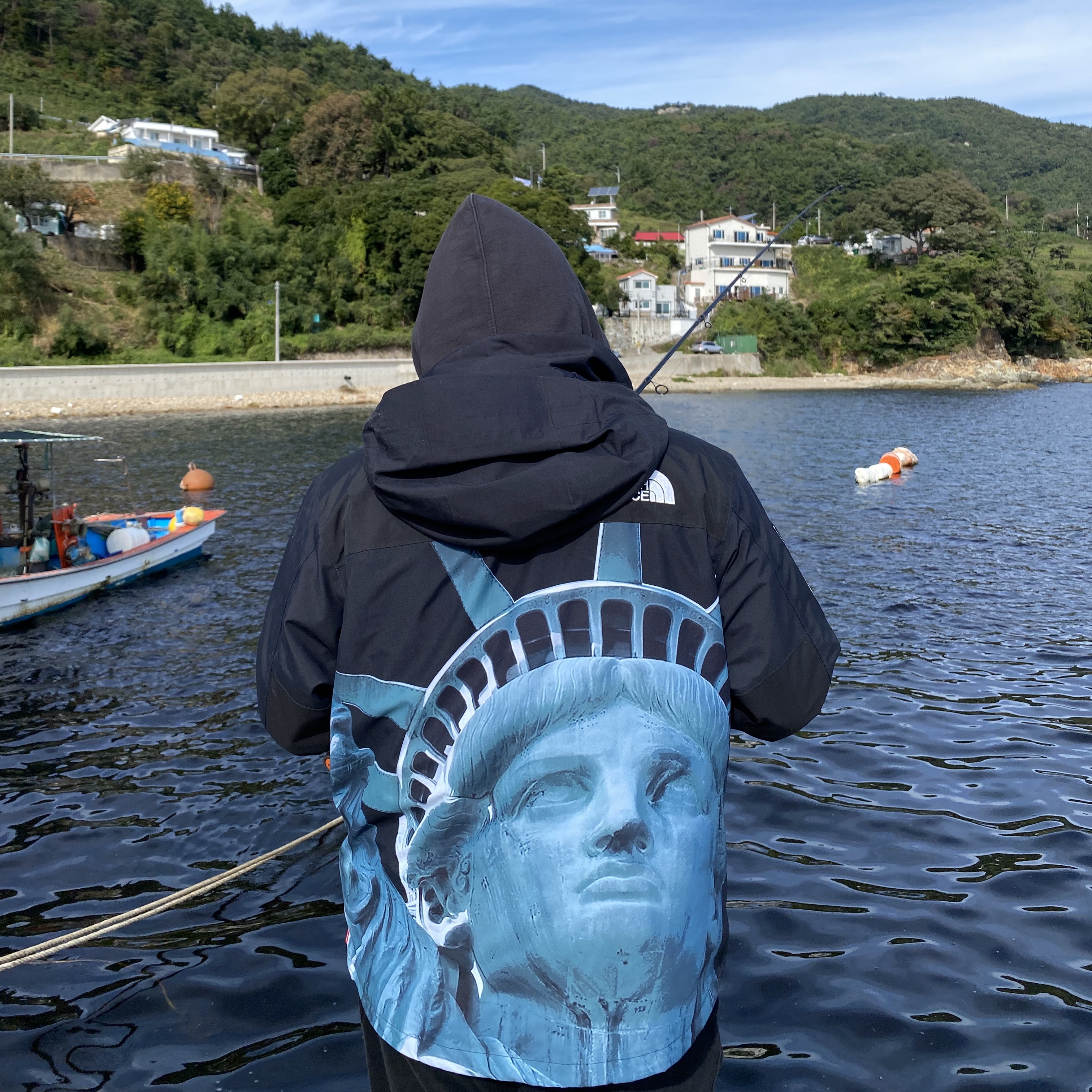 Supreme x The North Face Statue of Liberty Mountain Jacket Black - 19FW 착용 스타일