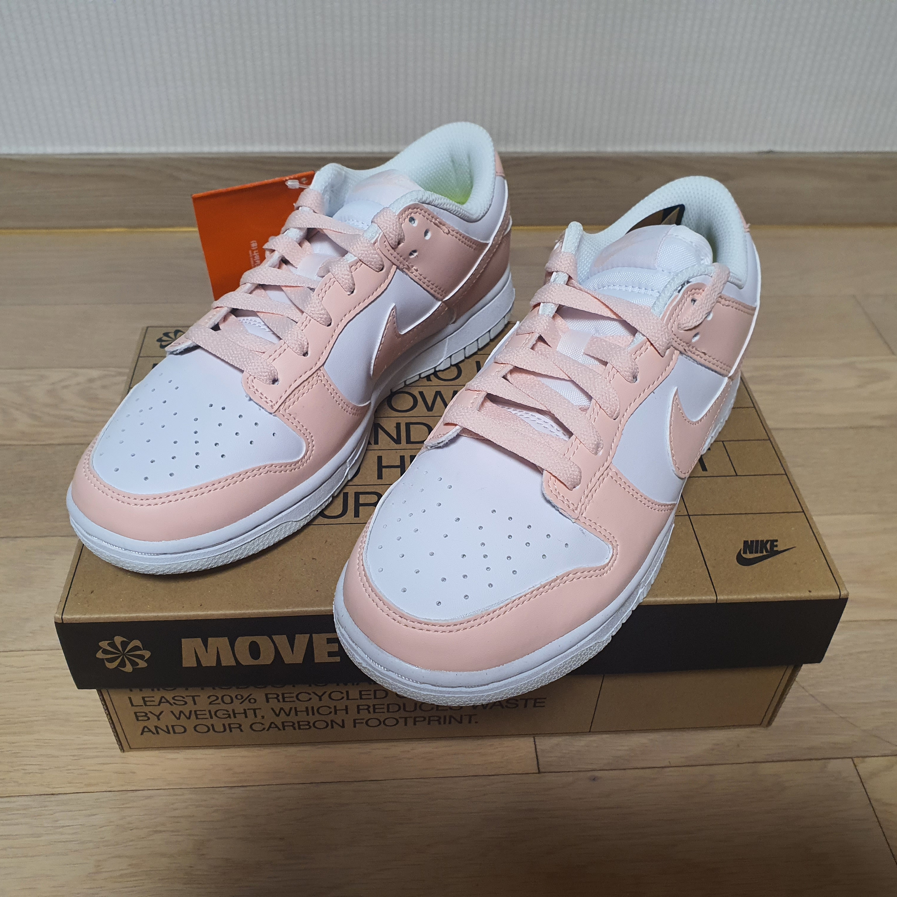 (W) Nike Dunk Low Orange Pearl 착용 스타일 - 1