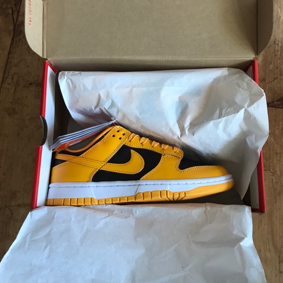 Nike Dunk Low Retro Championship Goldenrod 착용 스타일 - 2
