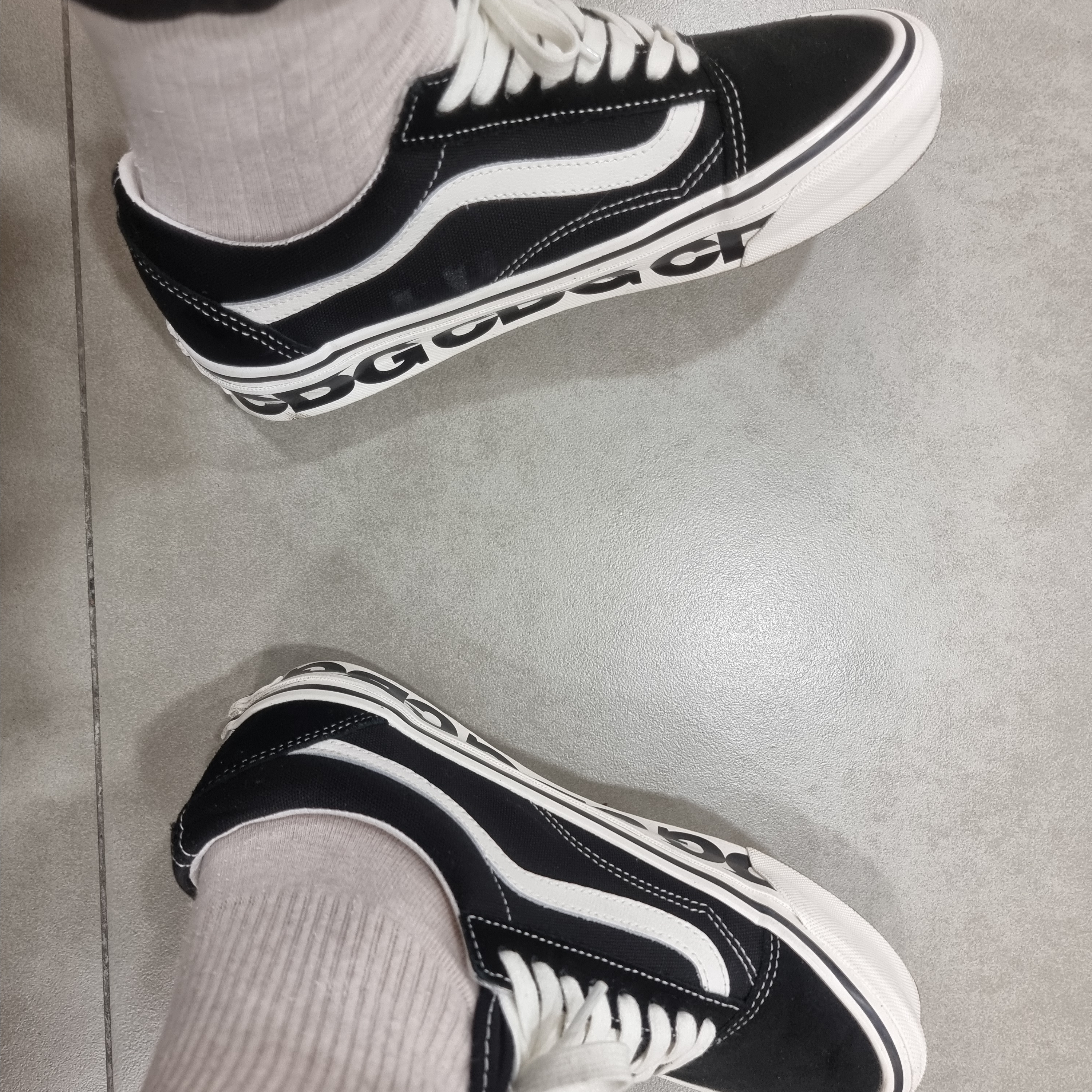 Vans Vault x CDG OG Old Skool LX Side Wall 착용 스타일