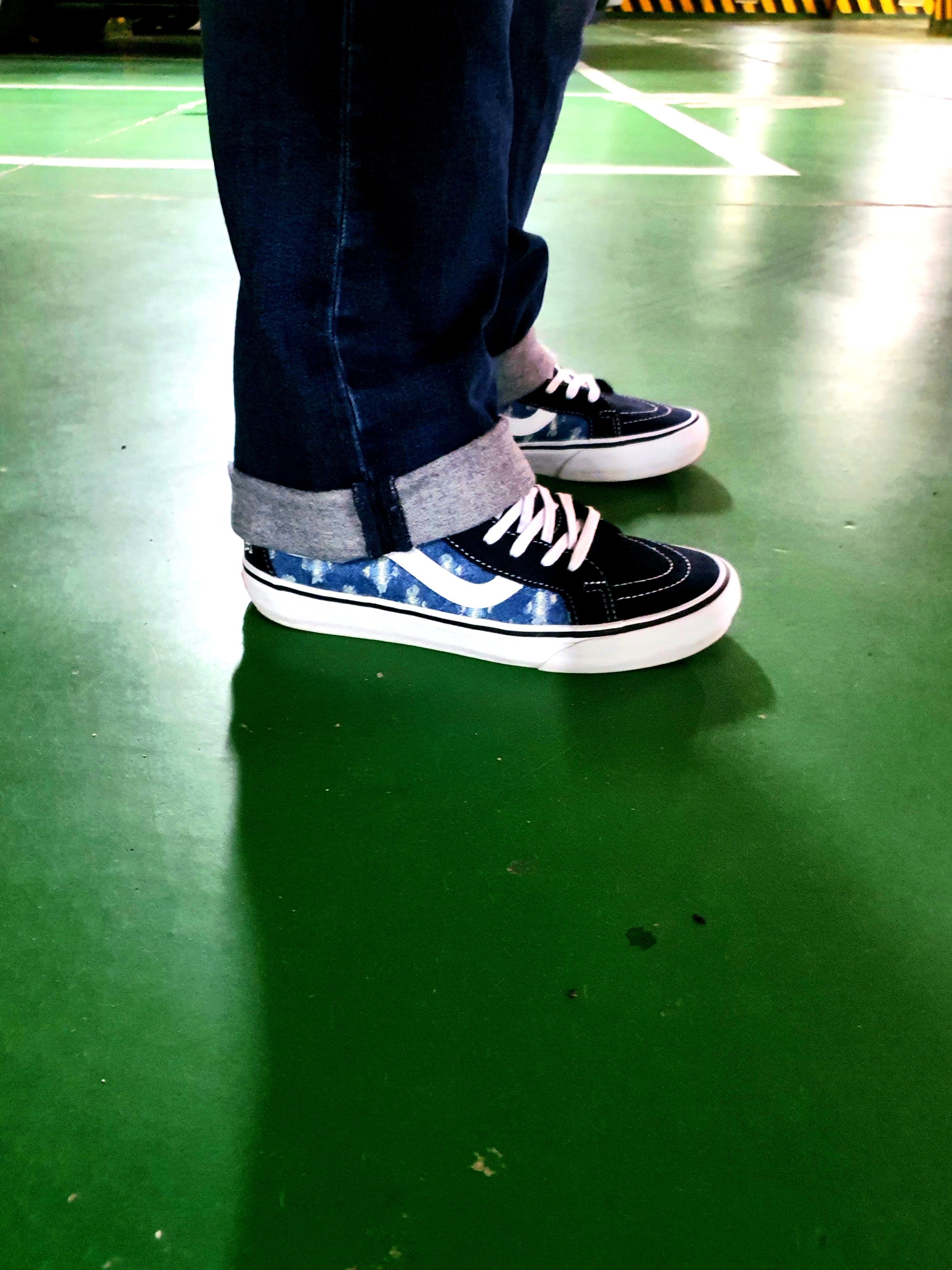 Vans x Supreme Sk8-Hi Hole Punch Denim Blue 착용 스타일 - 1
