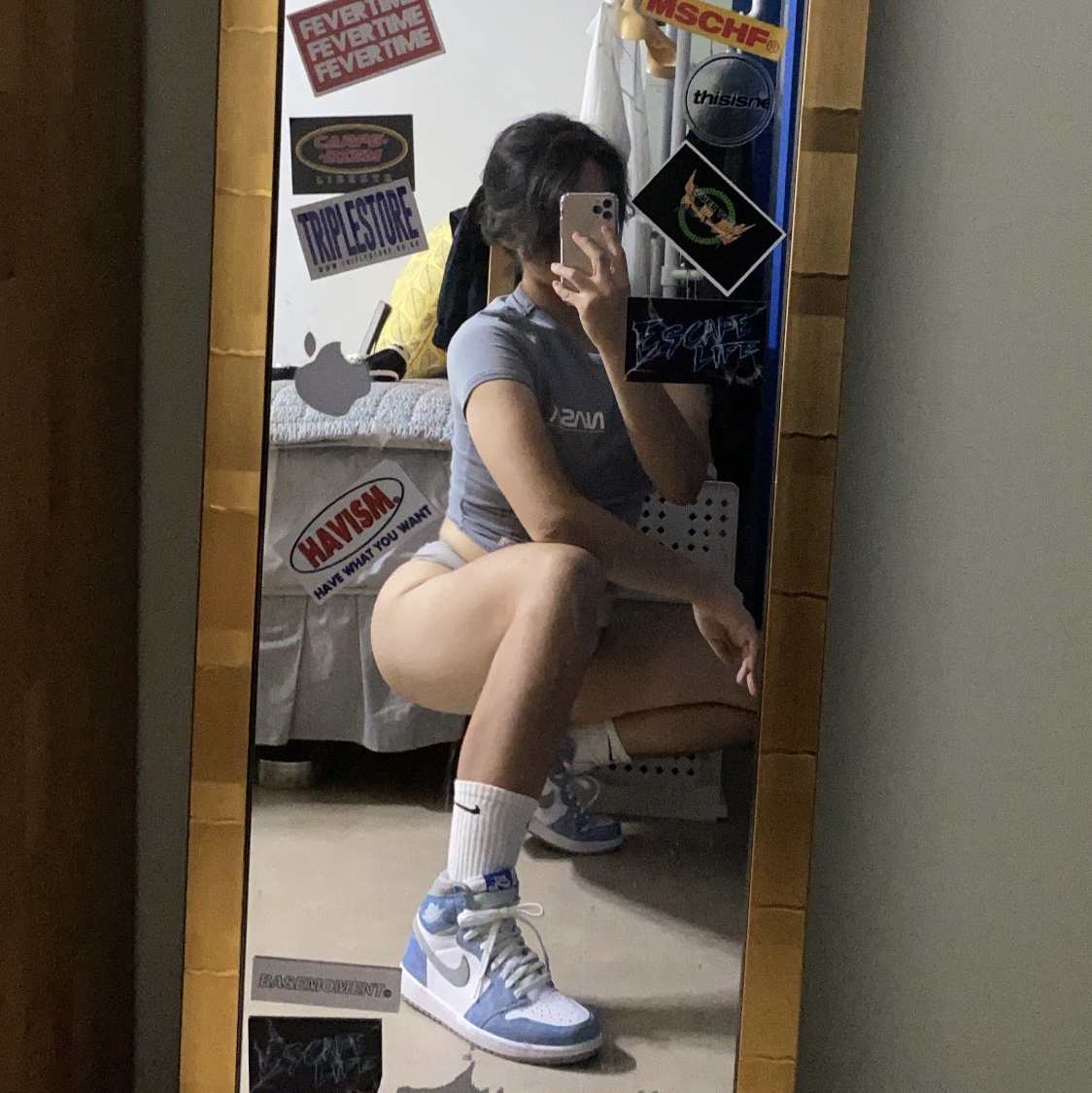 Jordan 1 Retro High OG Hyper Royal 착용 스타일
