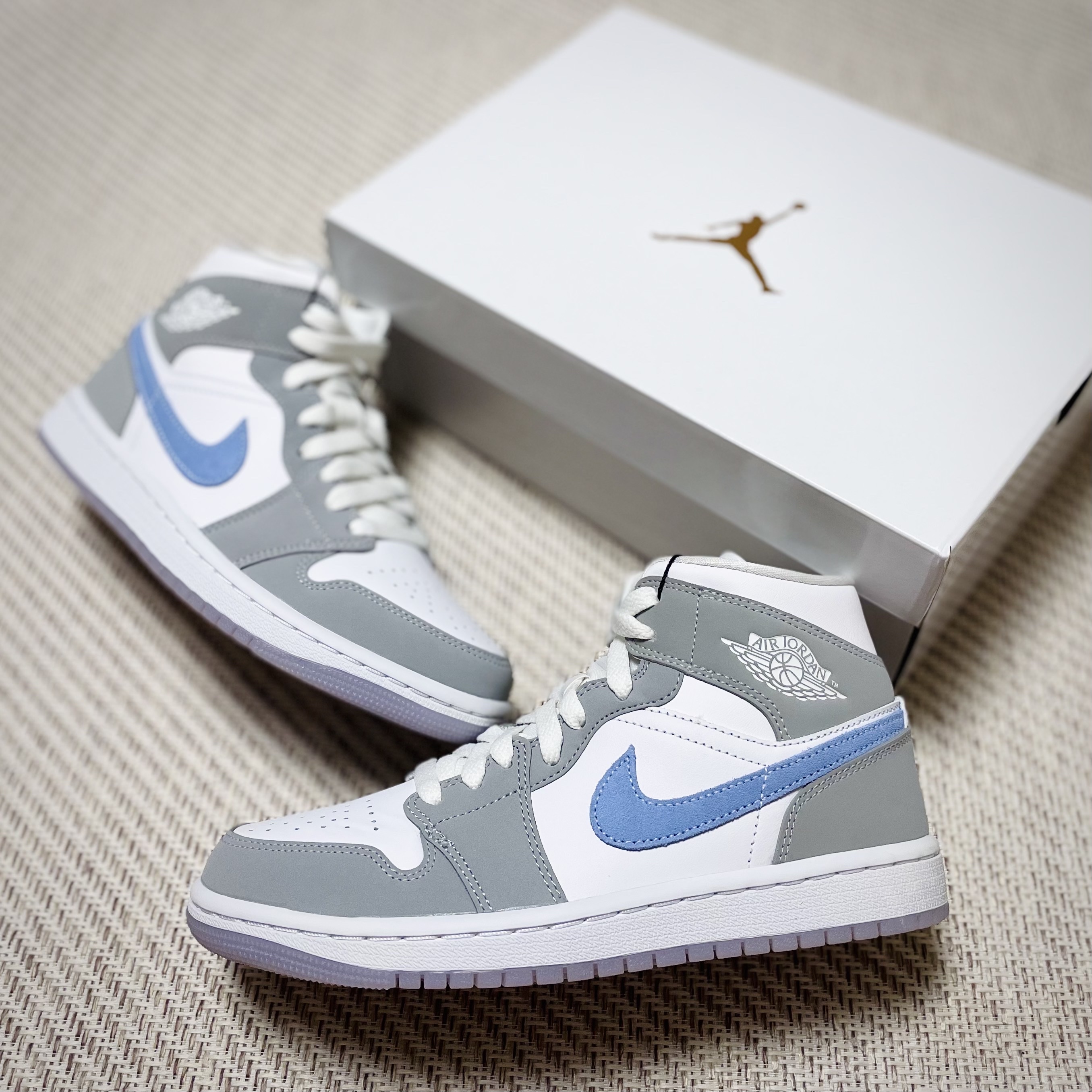 (W) Jordan 1 Mid Wolf Grey 착용 스타일 - 1