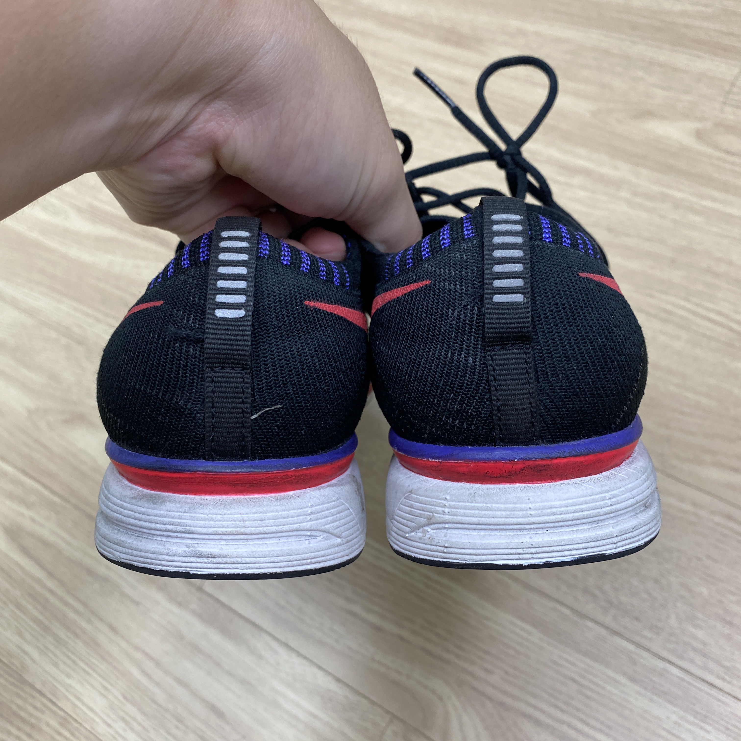 Nike Flyknit Trainer Siren Red Persian Violet 착용 스타일 - 2