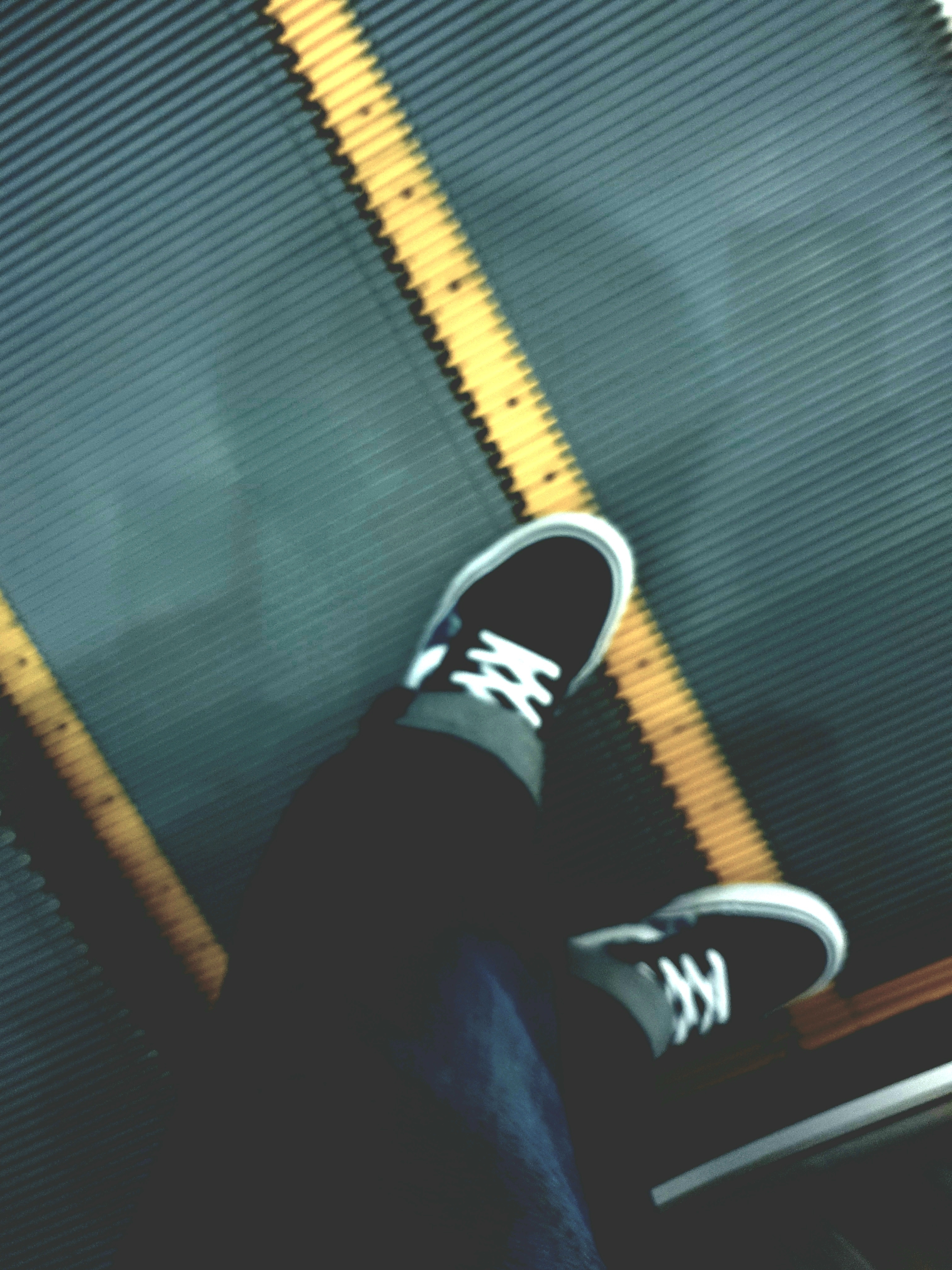 Vans x Supreme Sk8-Hi Hole Punch Denim Blue 착용 스타일 - 1