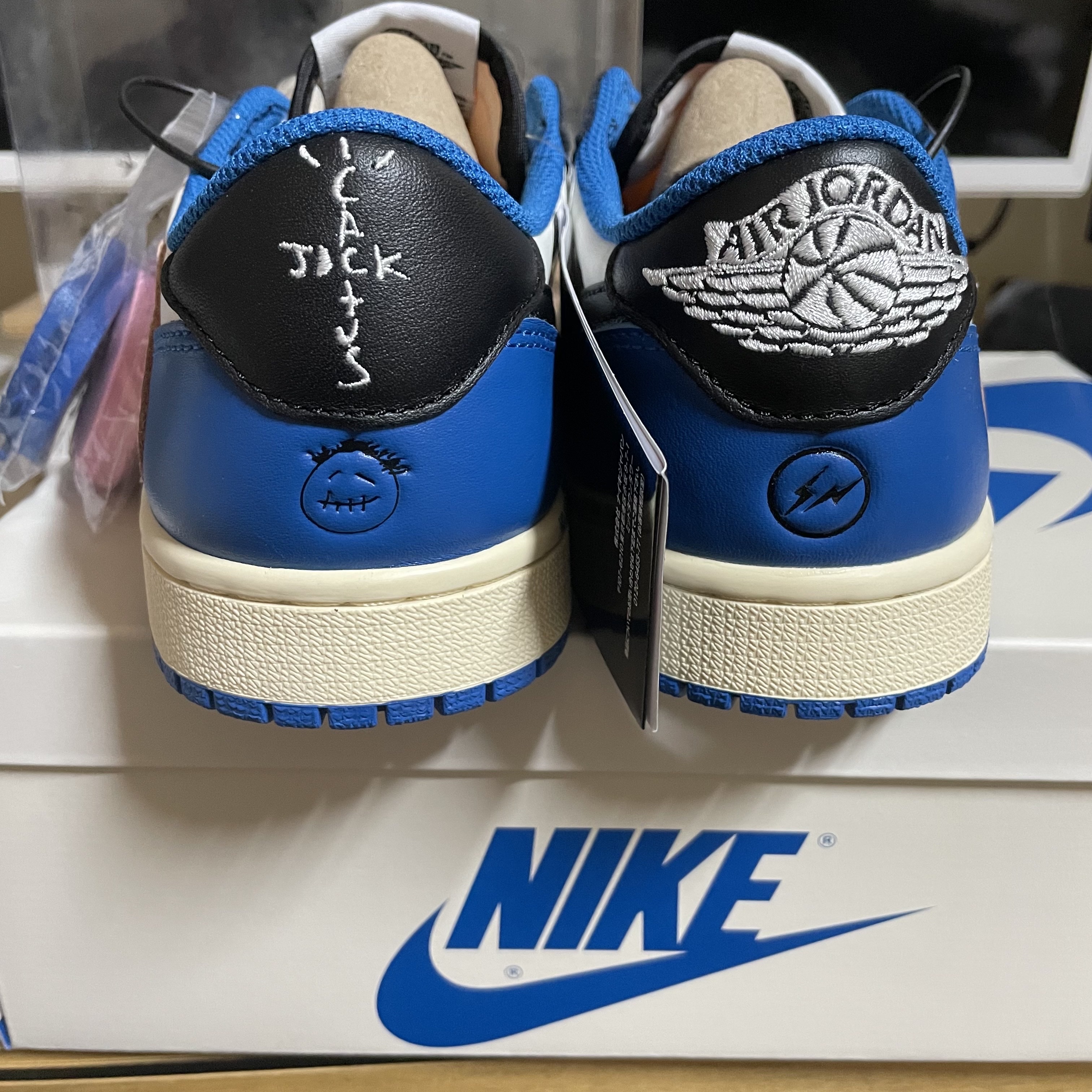Jordan 1 x Travis Scott x Fragment Retro Low OG SP Military Blue 착용 스타일