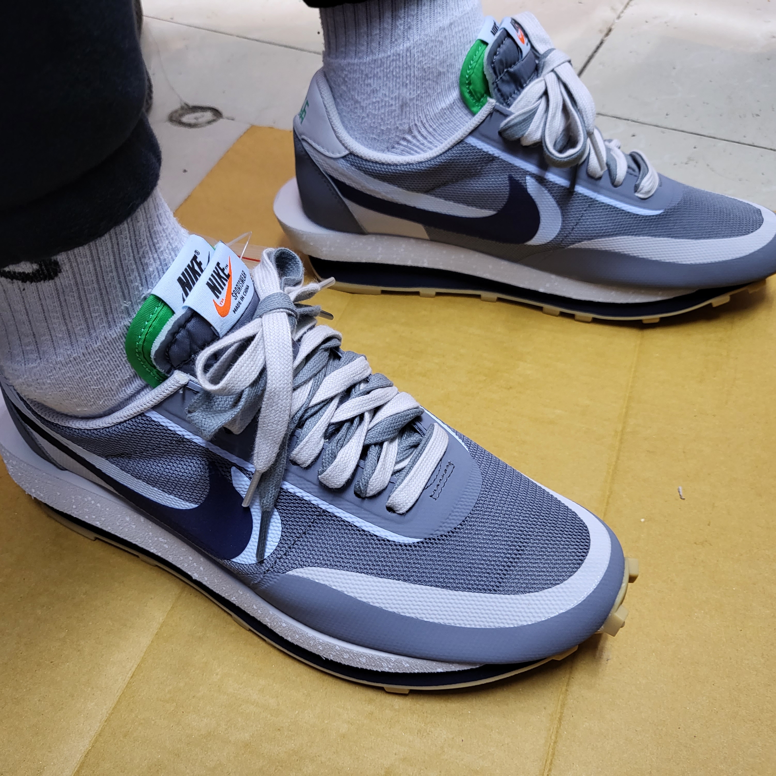 Nike x Sacai x Clot LDWaffle Cool Grey 착용 스타일 - 1