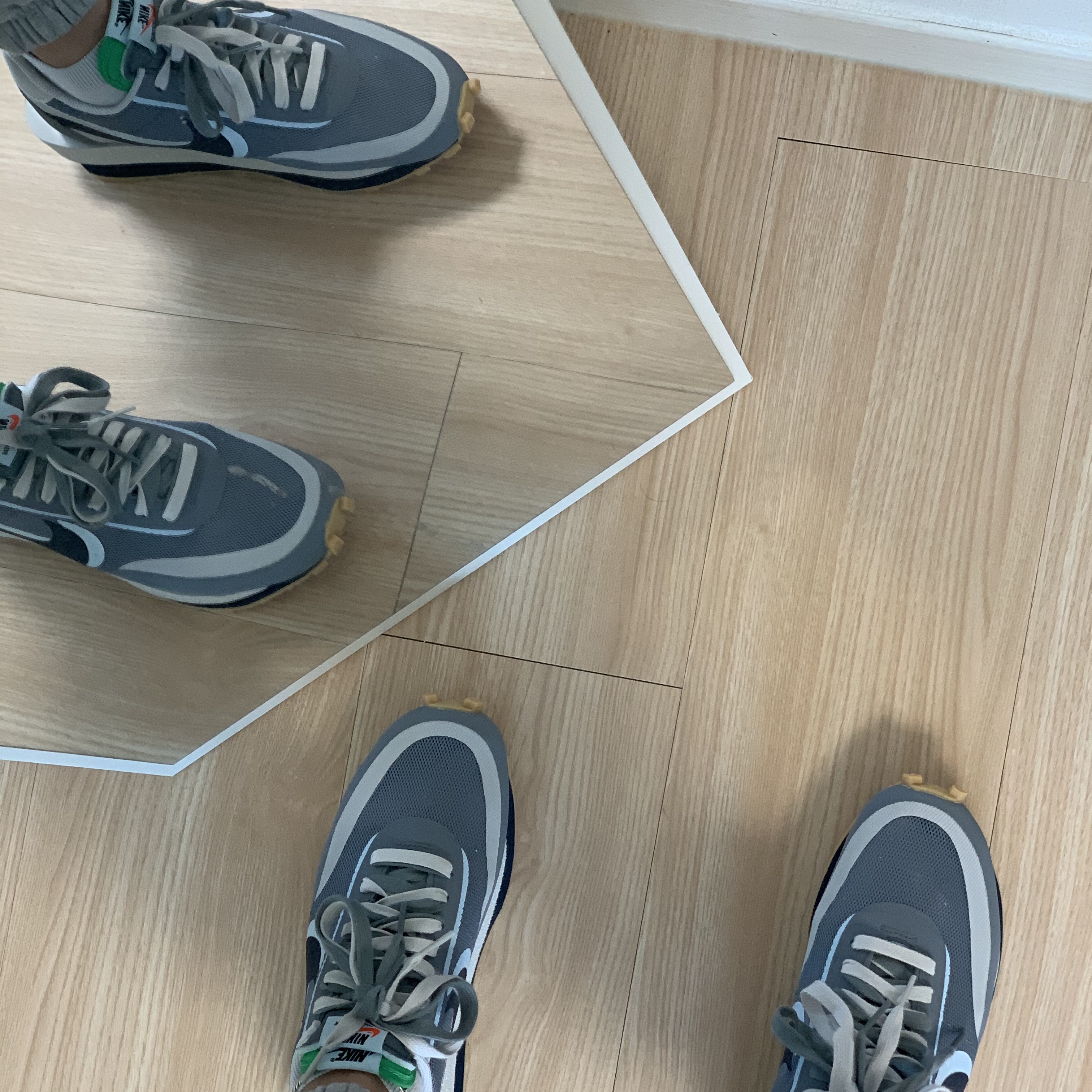 Nike x Sacai x Clot LDWaffle Cool Grey 착용 스타일 - 2