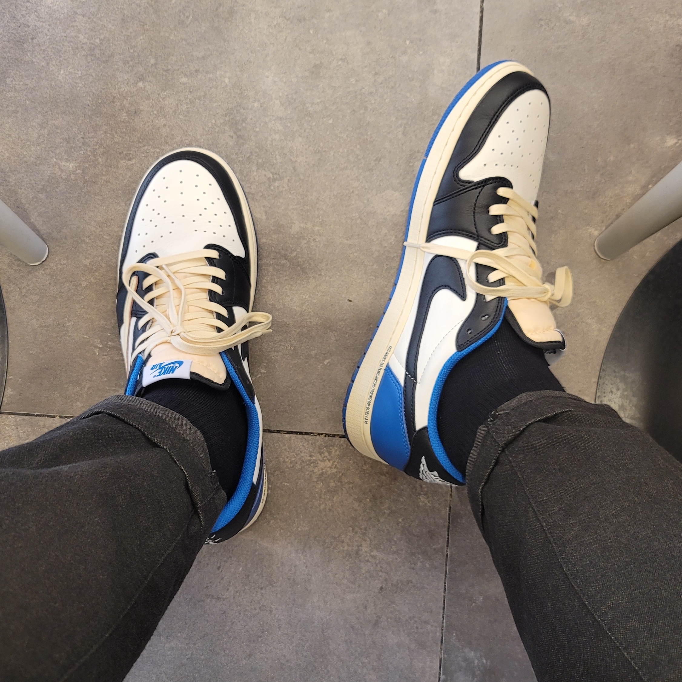 Jordan 1 x Travis Scott x Fragment Retro Low OG SP Military Blue 착용 스타일 - 1