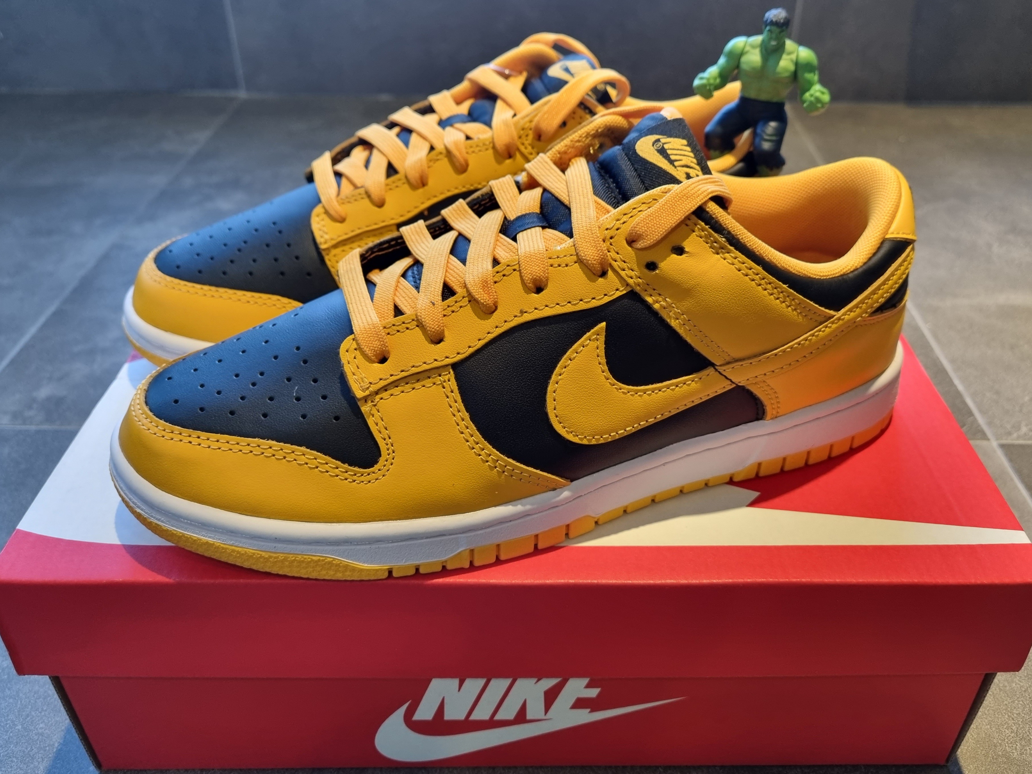 Nike Dunk Low Retro Championship Goldenrod 착용 스타일 - 2