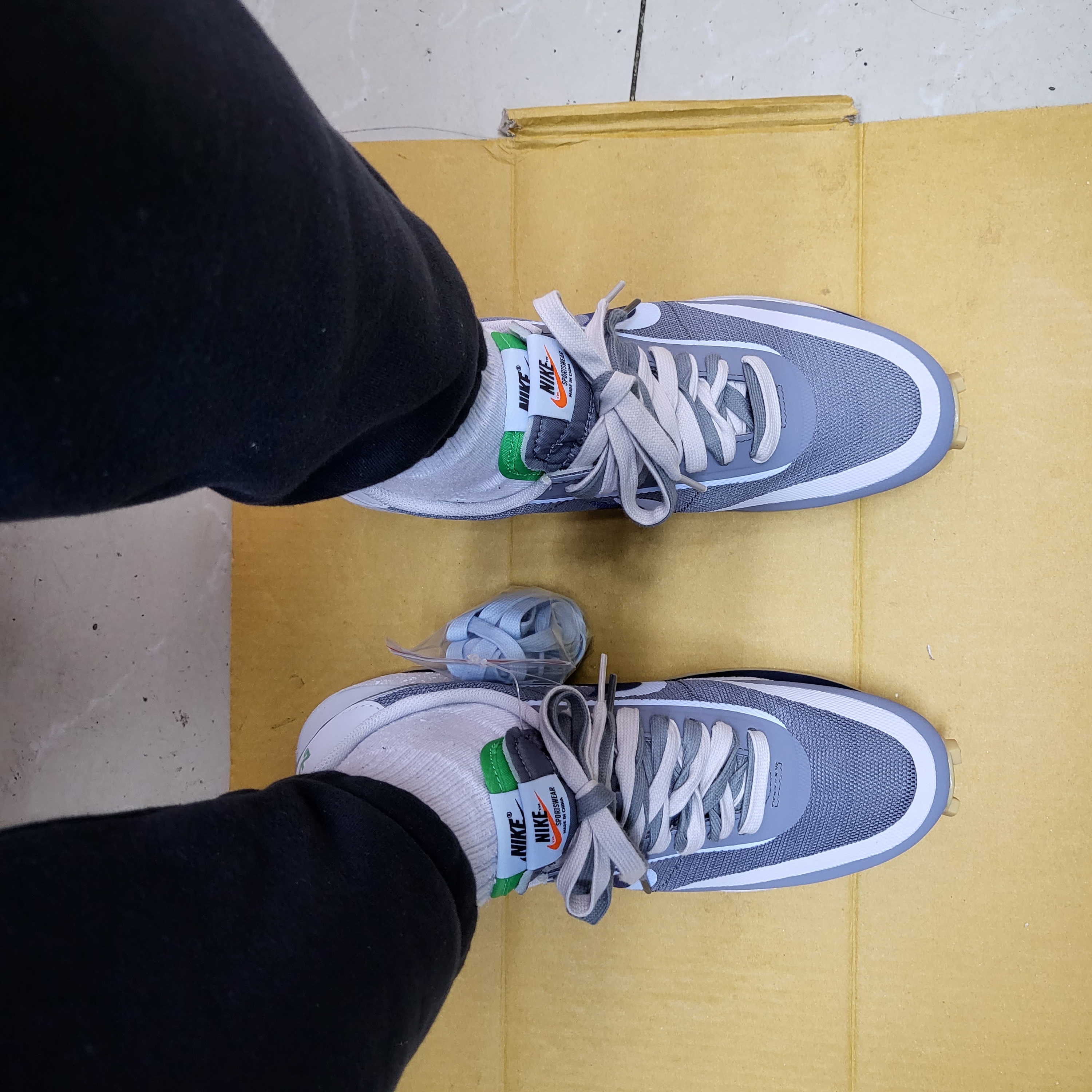 Nike x Sacai x Clot LDWaffle Cool Grey 착용 스타일 - 3
