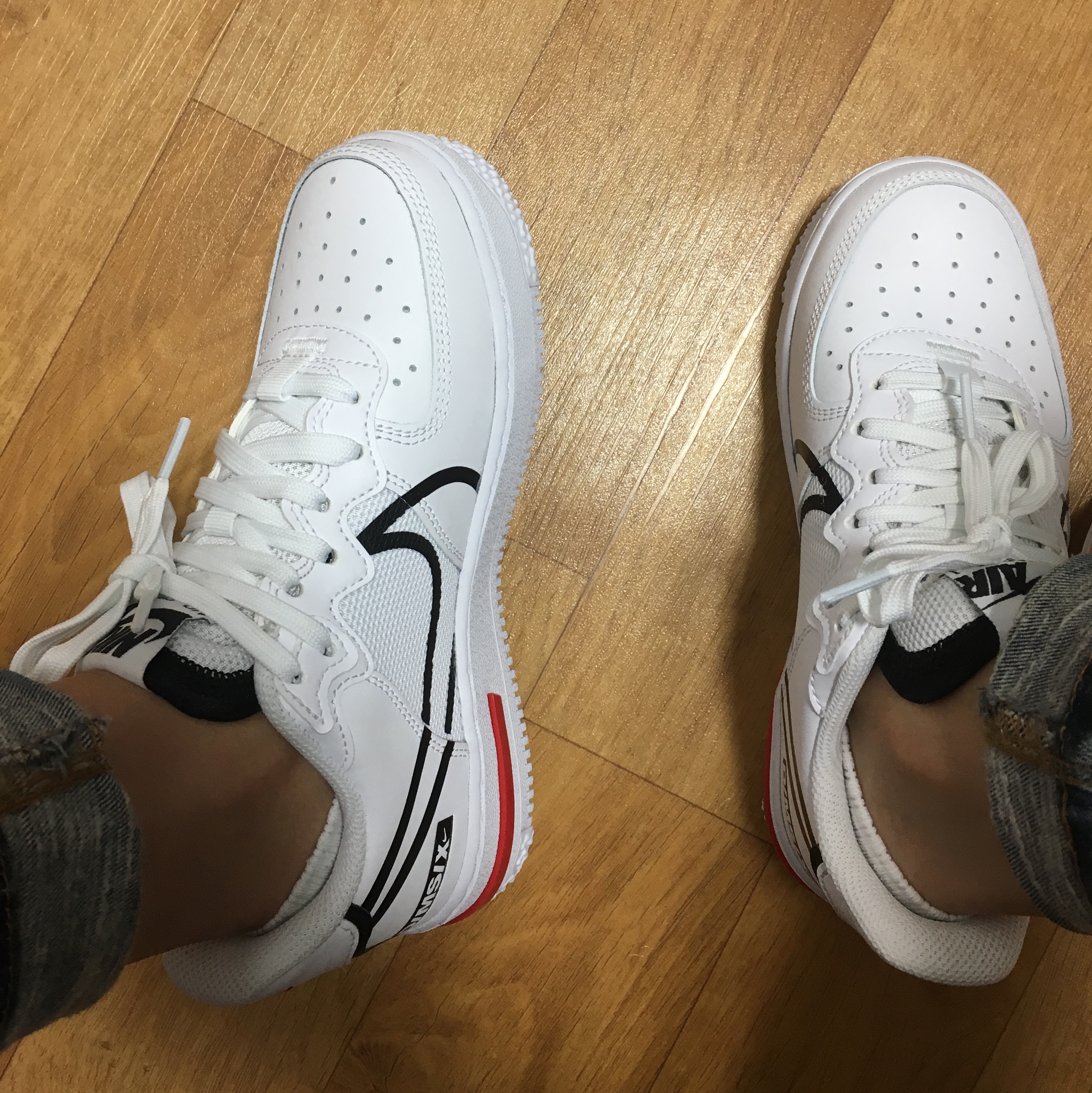 Nike Air Force 1 React White Black Red 착용 스타일