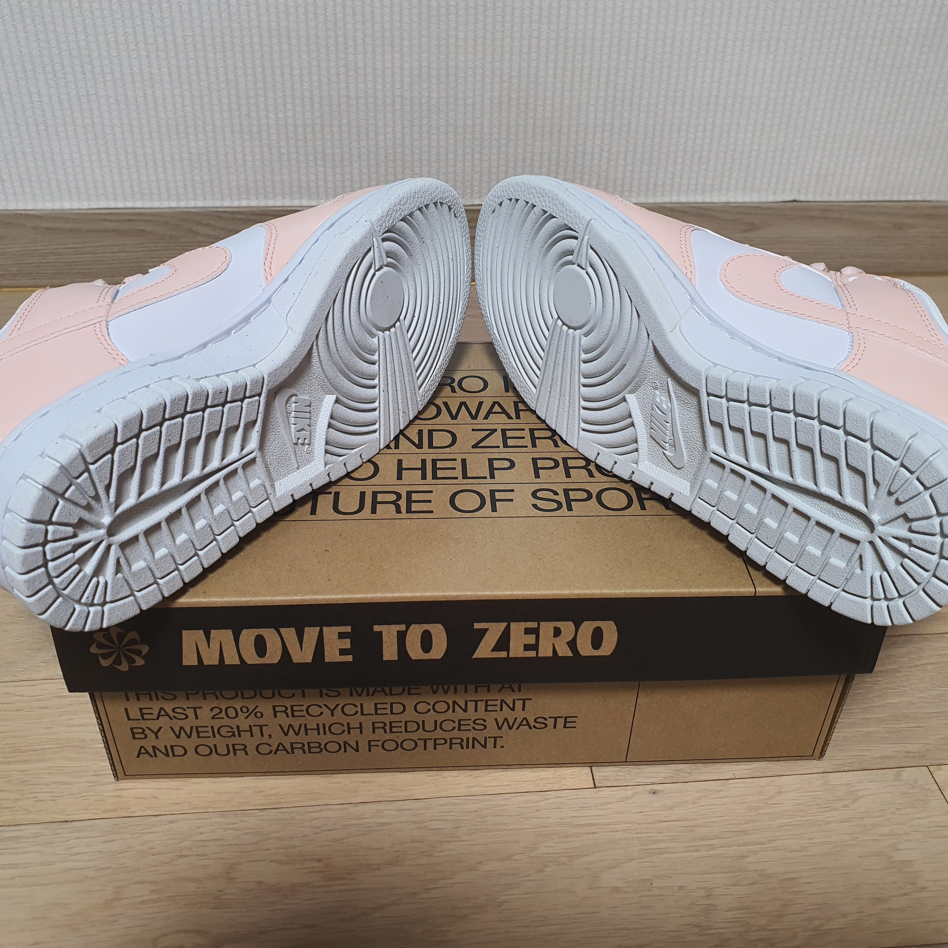 (W) Nike Dunk Low Orange Pearl 착용 스타일 - 4