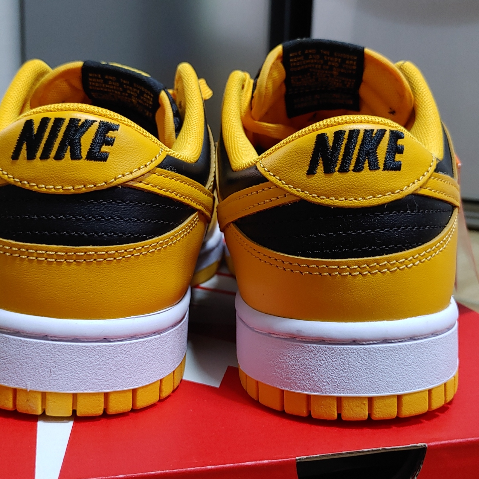 Nike Dunk Low Retro Championship Goldenrod 착용 스타일 - 3