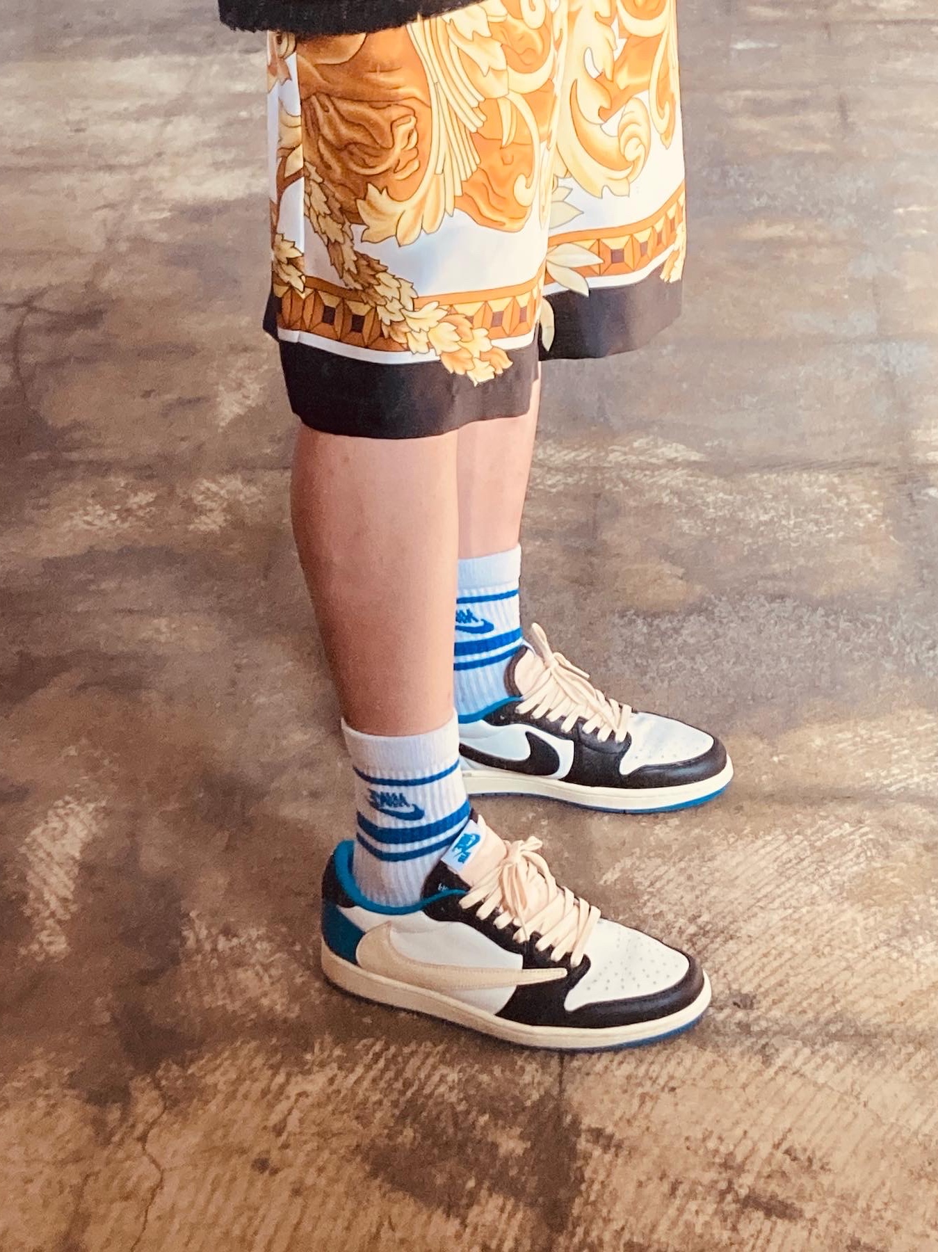 Jordan 1 x Travis Scott x Fragment Retro Low OG SP Military Blue 착용 스타일 - 2