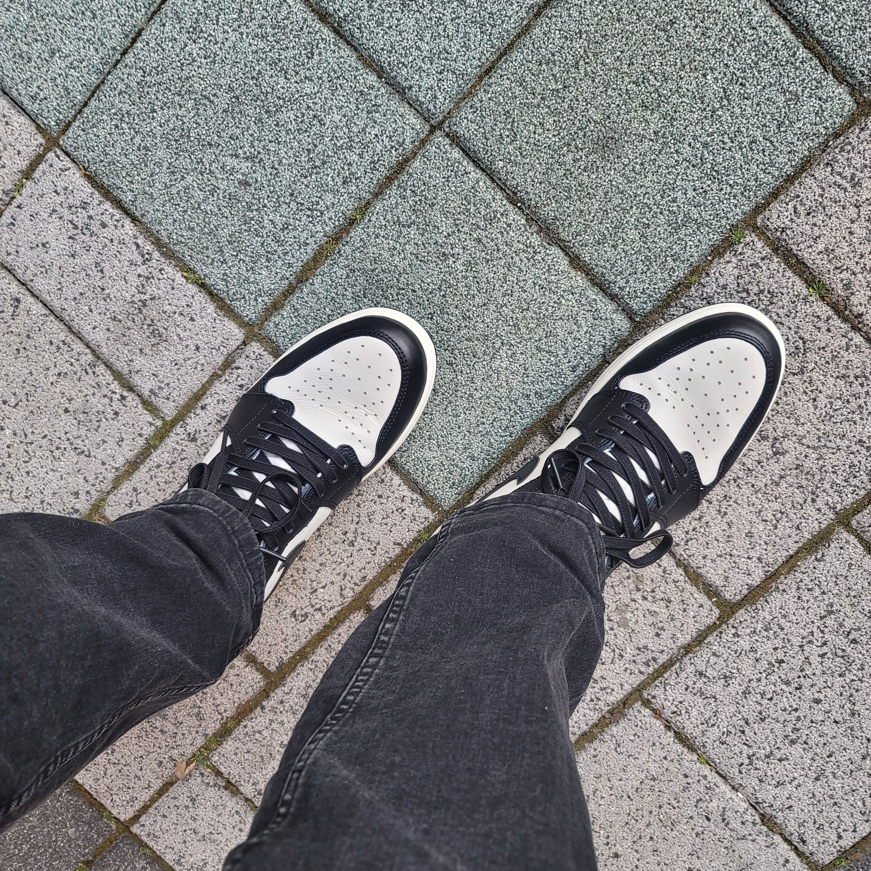 Jordan 1 Retro High OG Black Mocha 착용 스타일