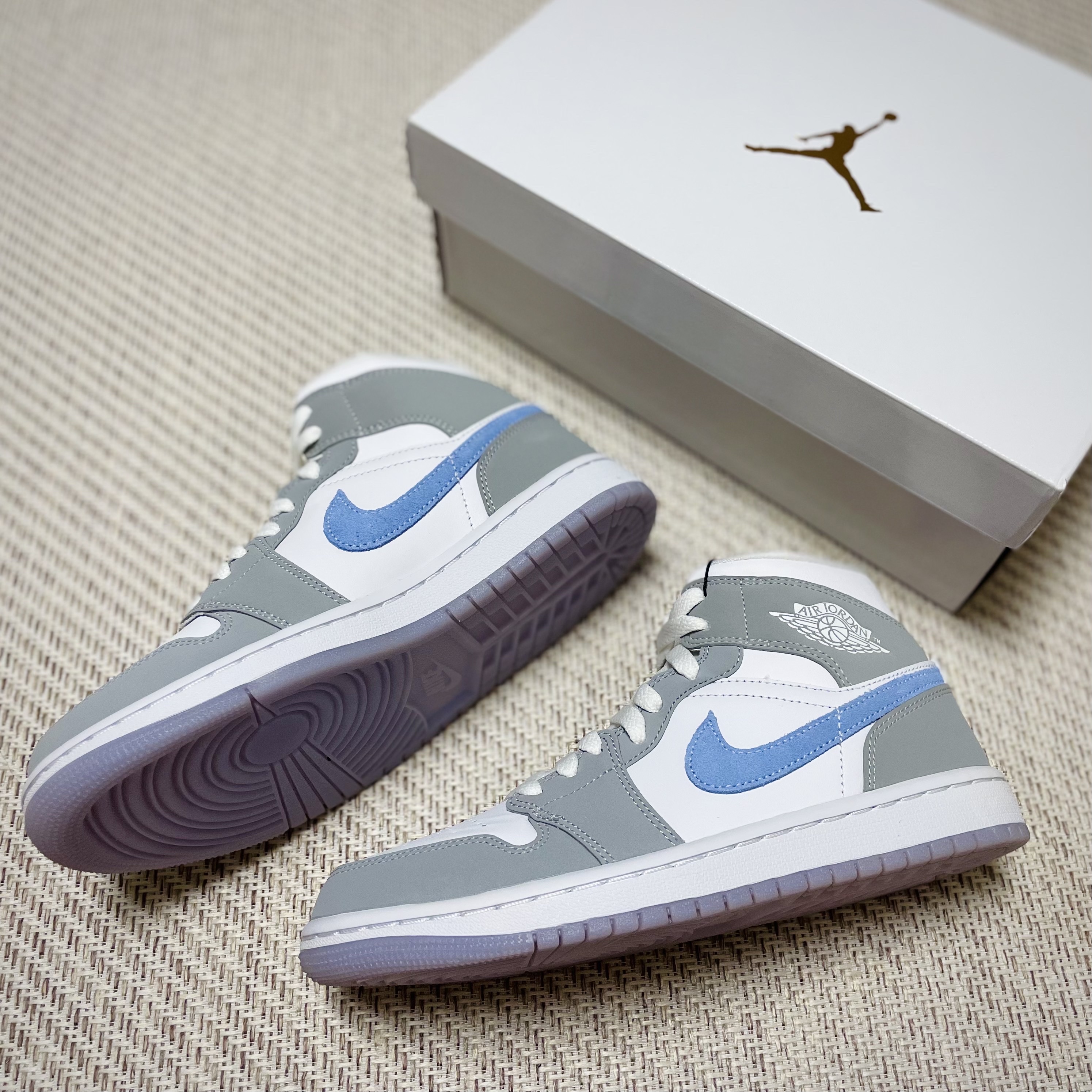 (W) Jordan 1 Mid Wolf Grey 착용 스타일 - 2