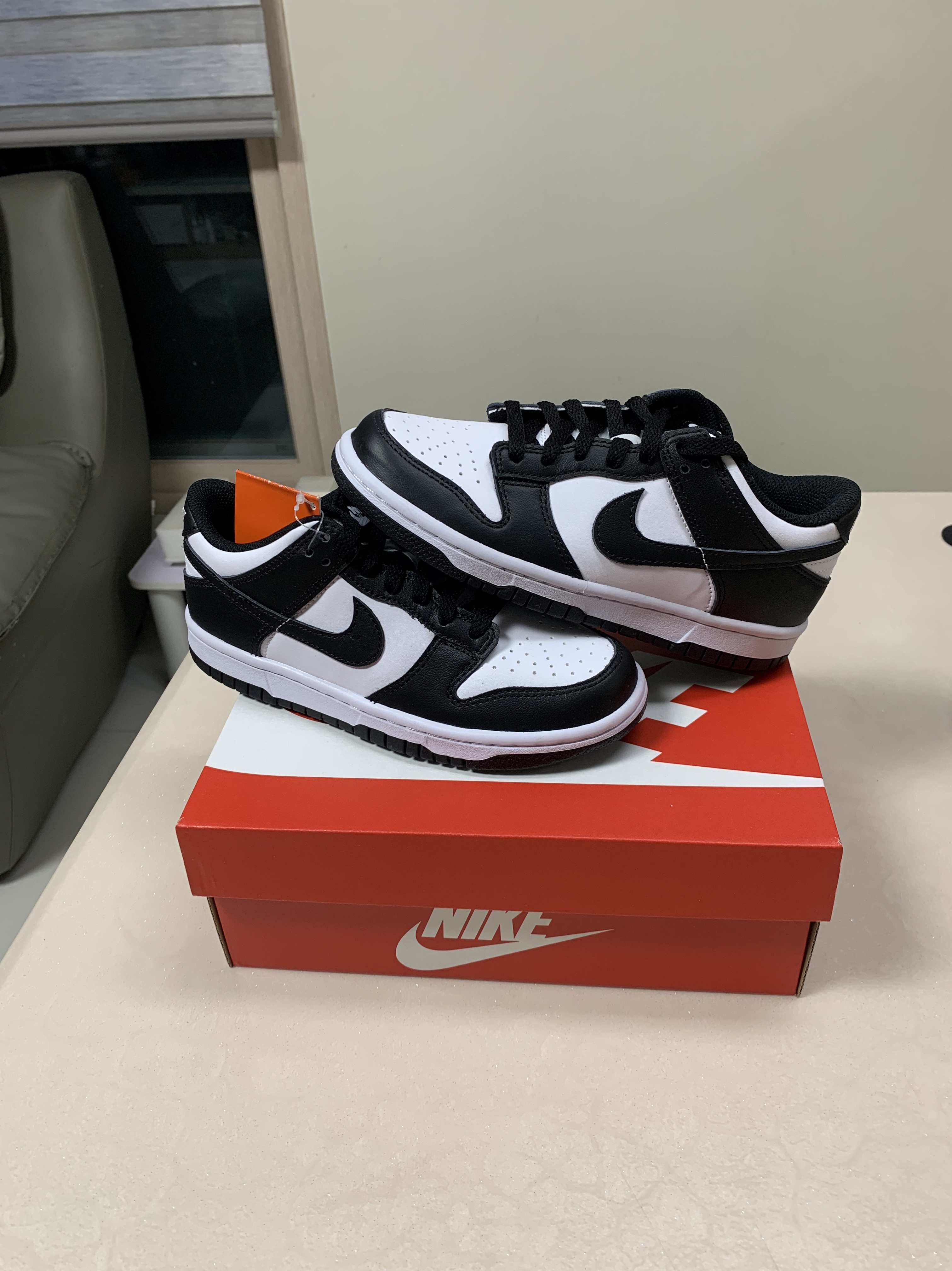 (GS) Nike Dunk Low Black 착용 스타일 - 2